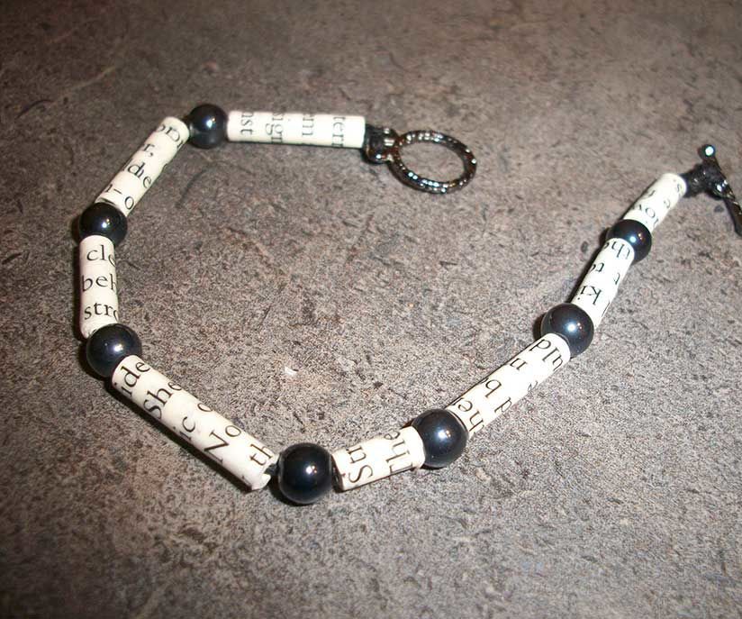 DIY Gift Paper-Bead Bracelet