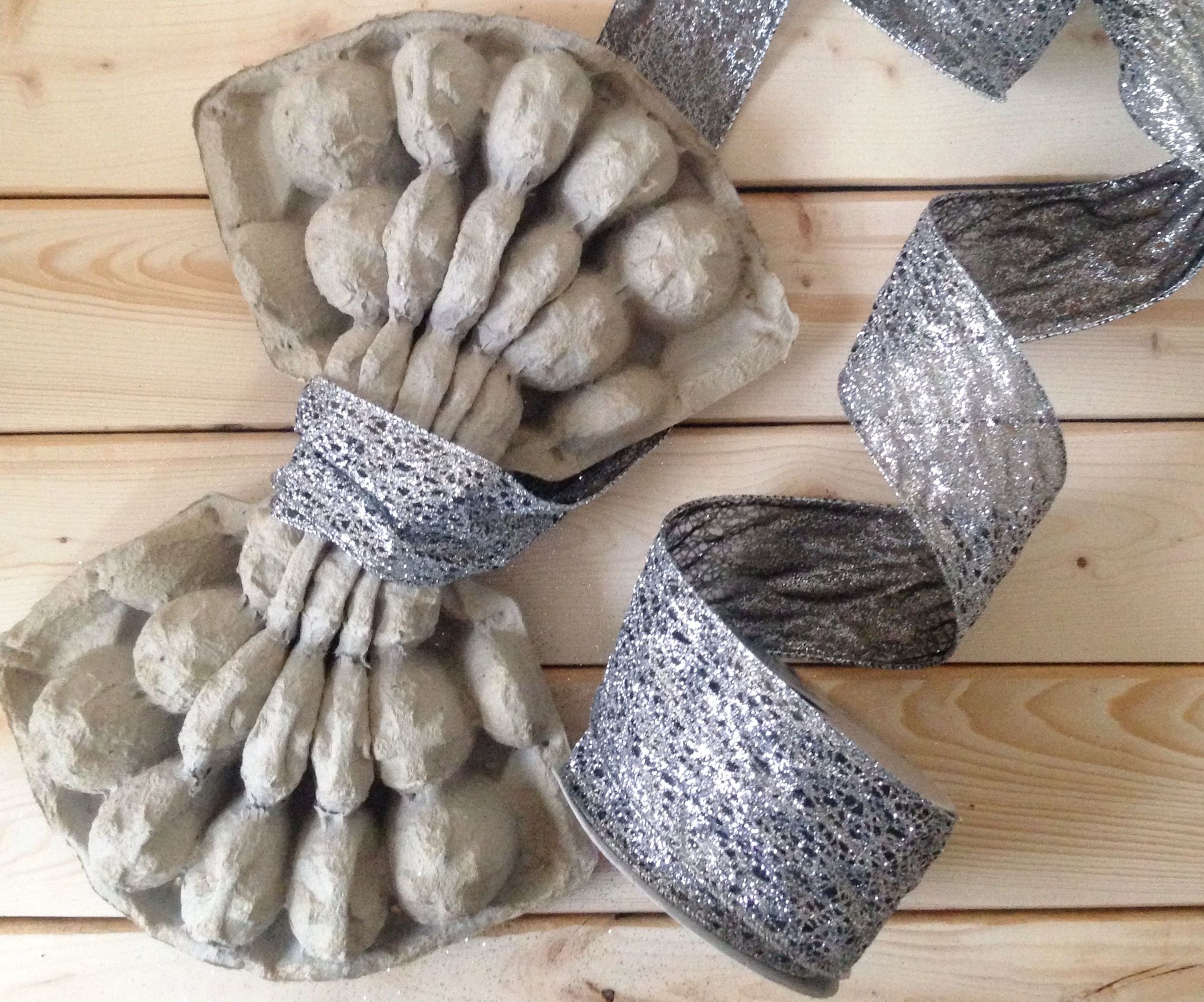 Make a Big Bow for Your Chritsmas Tree