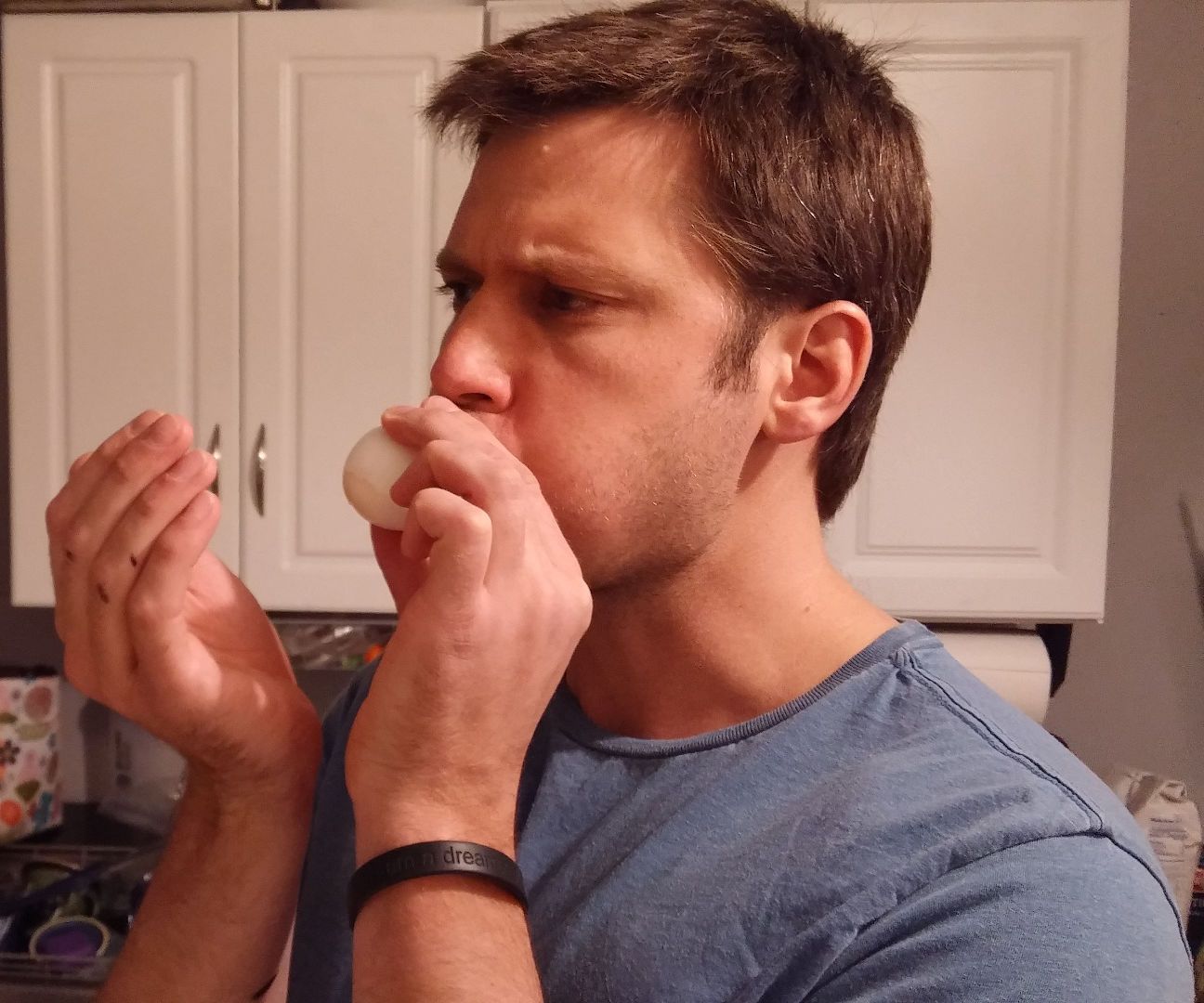 How to Shell an Egg (the Easy Way)