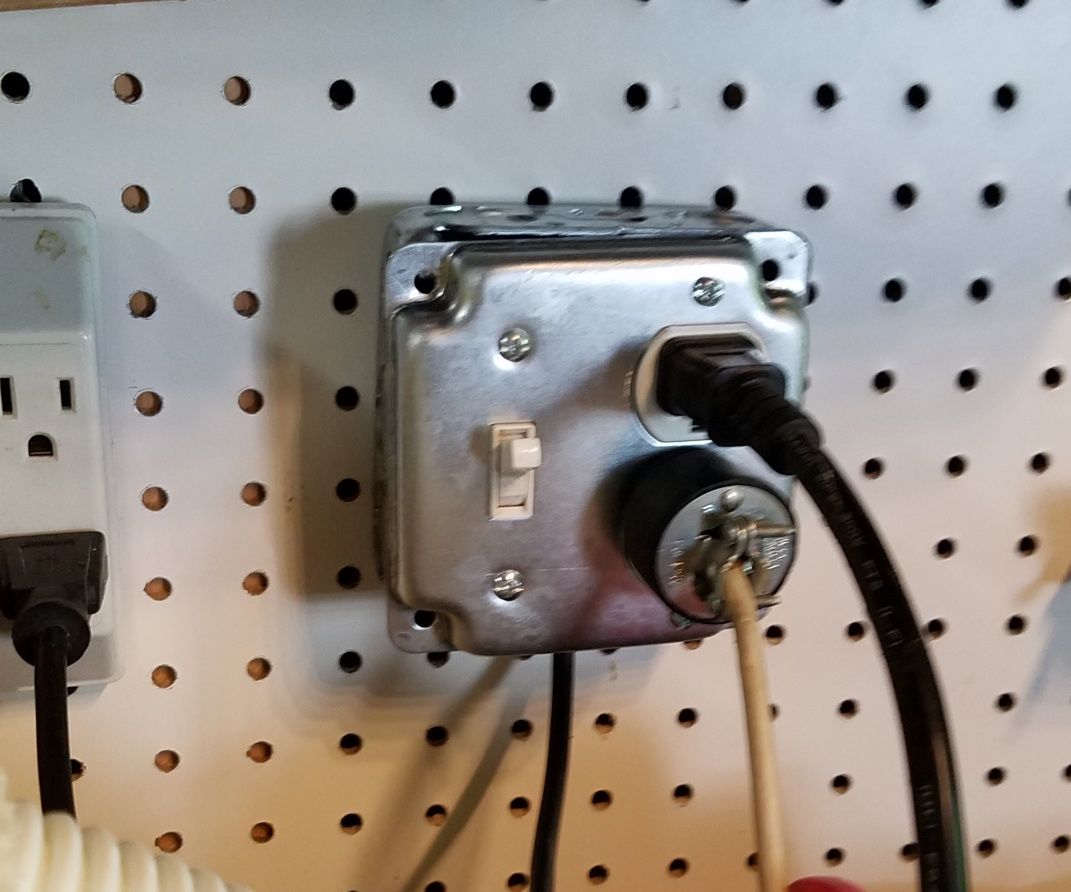 Build an Automatic Shop Vac/ Power Saw Switch
