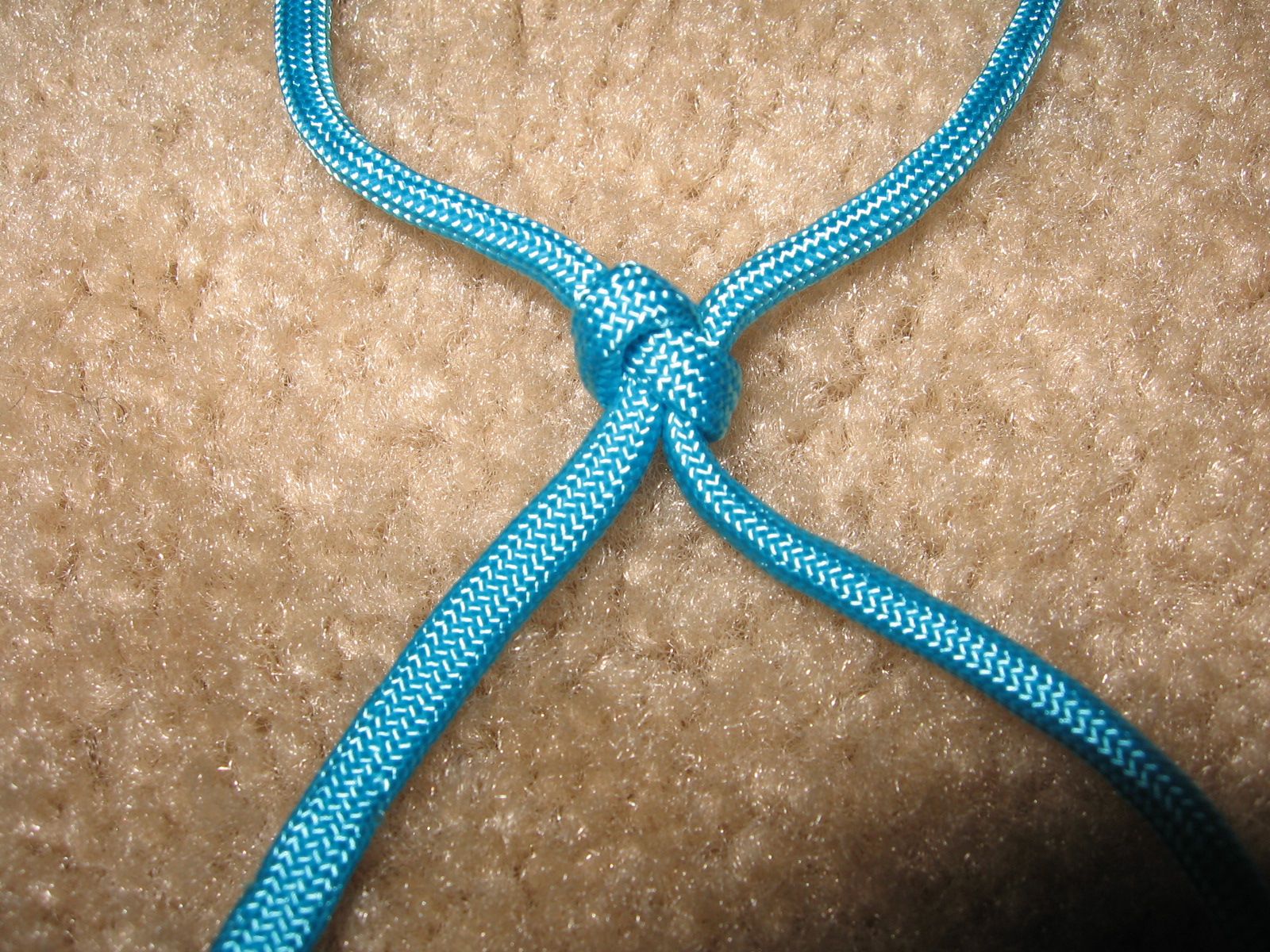 The Easiest Paracord Bracelet You'll Ever Make. 9 Steps Instructables
