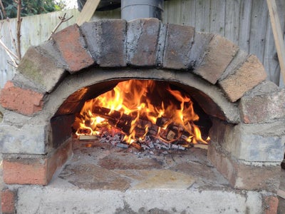 Cooking in a Wood Fired Oven 1 - Fire Control