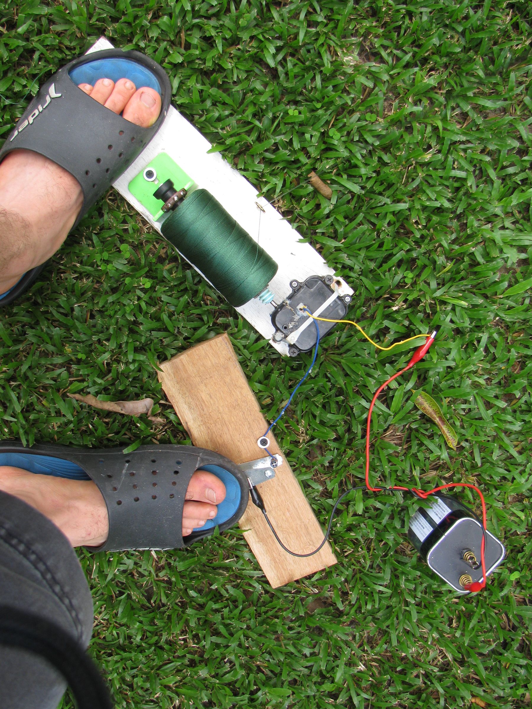 Motorized Kite String Winder! a Piece of Junk That Works 6 Steps