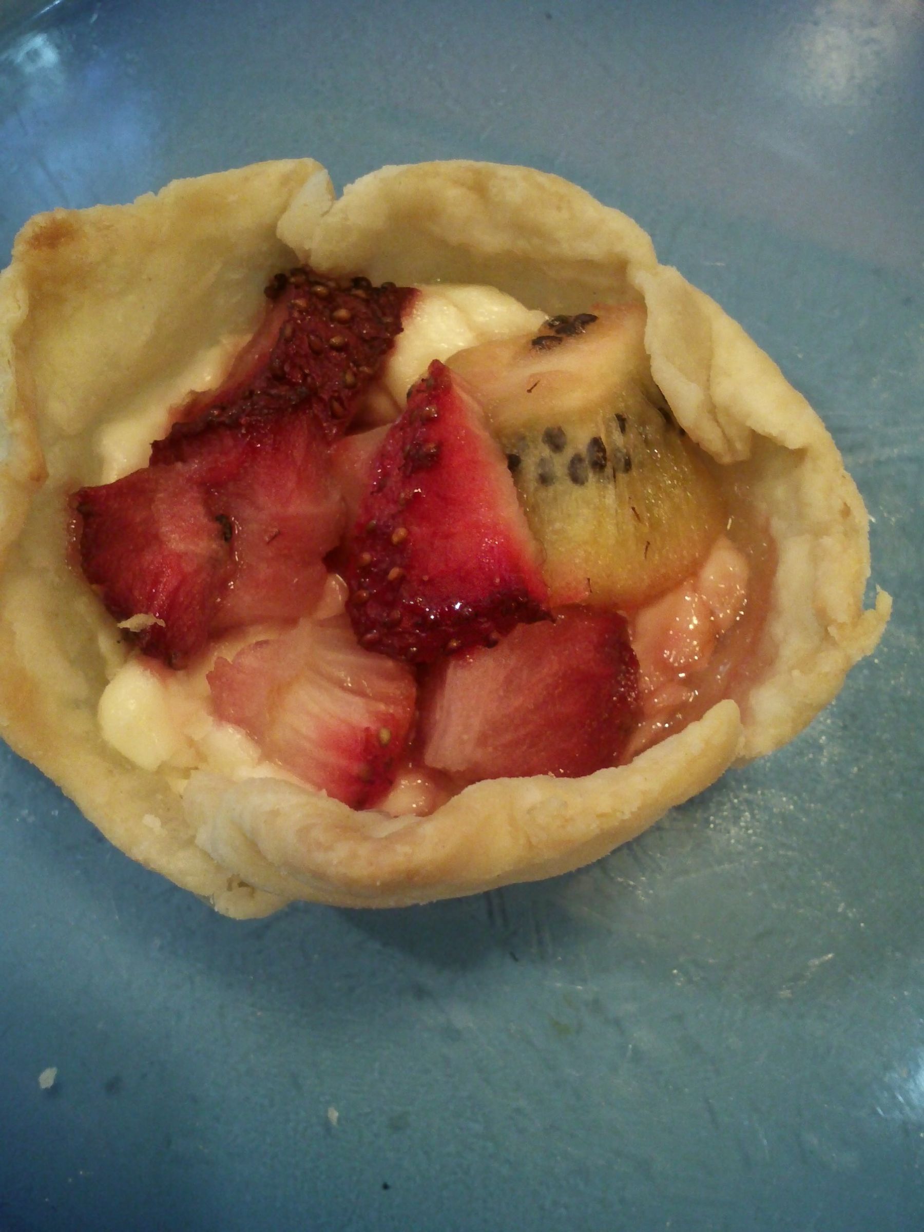 Mini Pies W/ Cream Cheese, Strawberries & Kiwi
