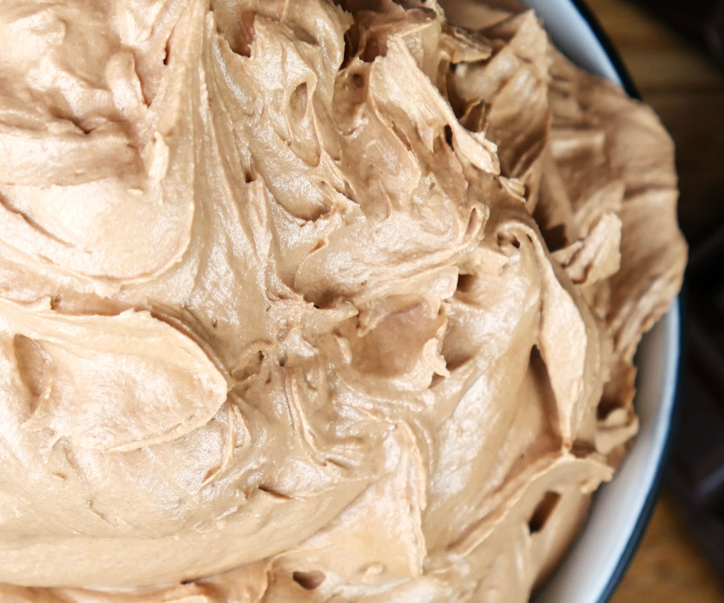 THE BEST CHOCOLATE BUTTERCREAM FROSTING