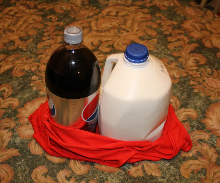 DIY Craft Re-purpose, Up-cycle a T-Shirt Into a Stylish Grocery Bag. Video Tutorial at the End of This Instructable! 