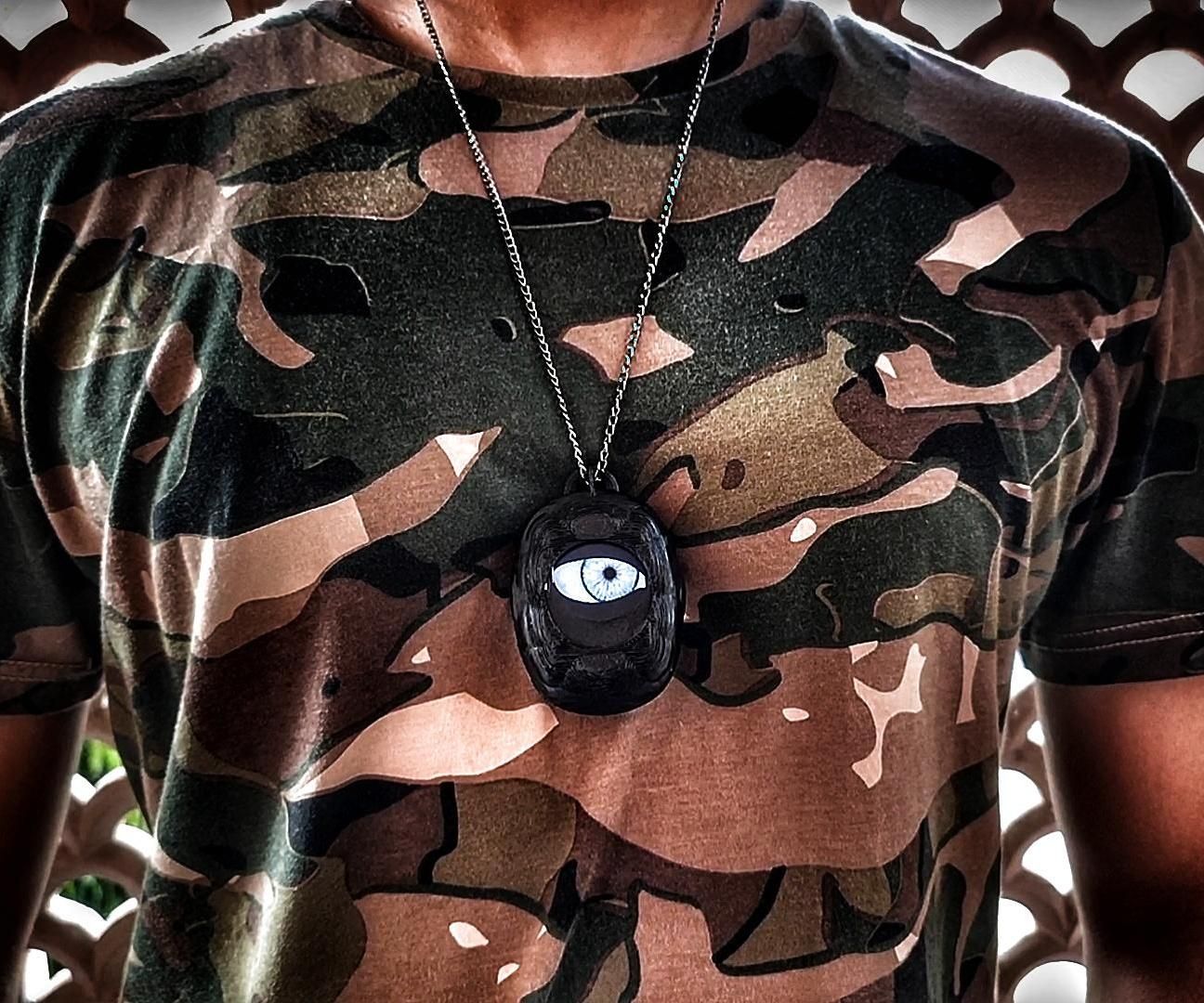Uncanny Eye Pendant With ESP8266 and TFT Display for Halloween