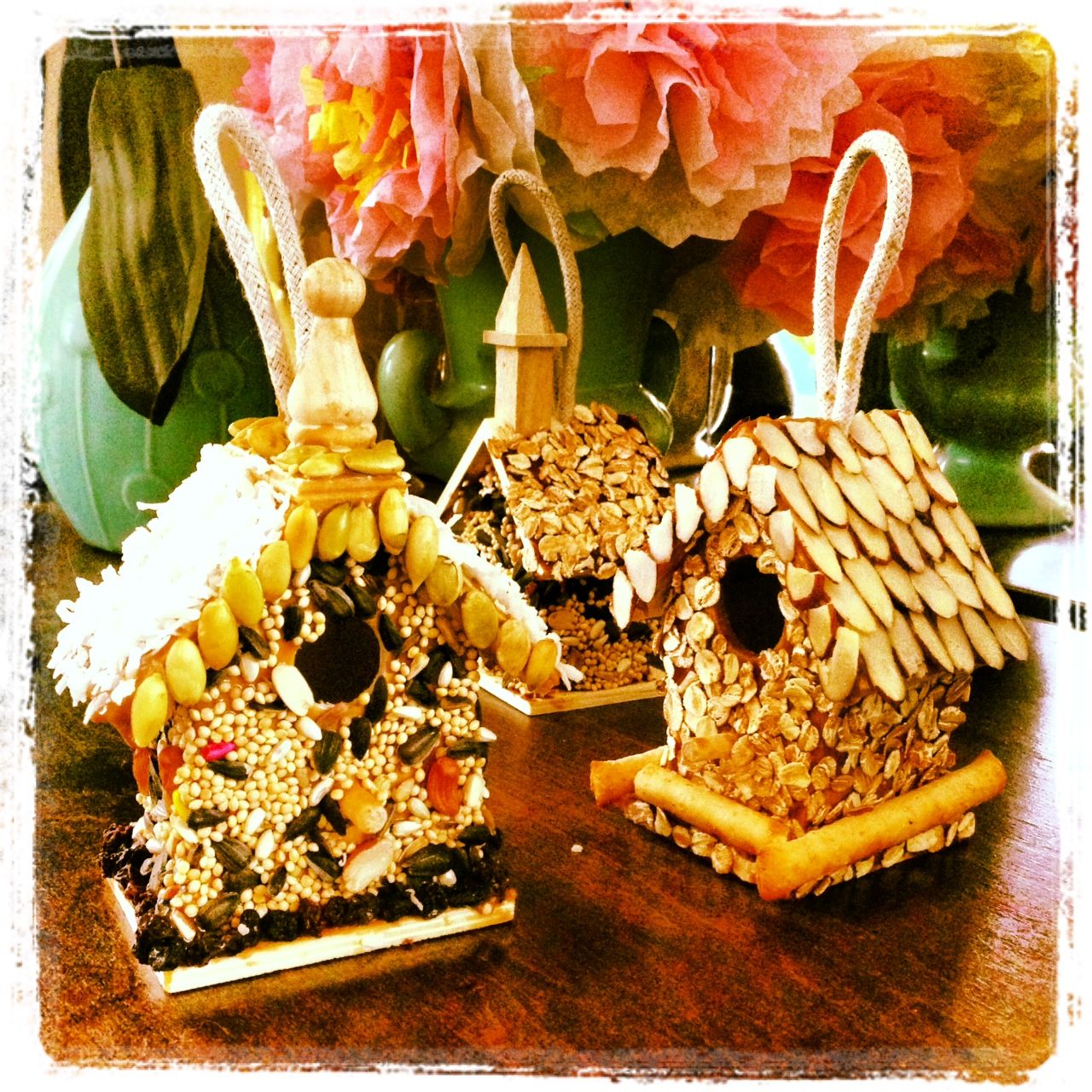 How to Decorate a Bird House With Edible Glue