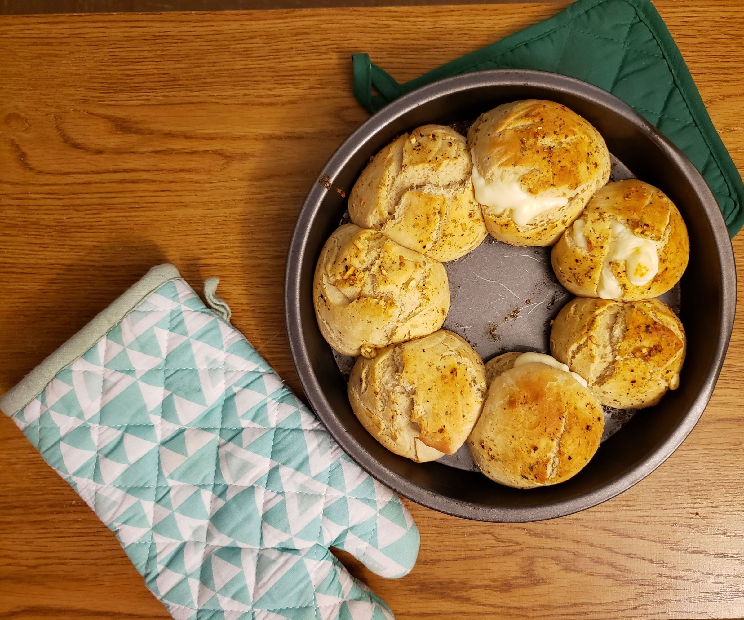 Vegan Garlic DInner Rolls