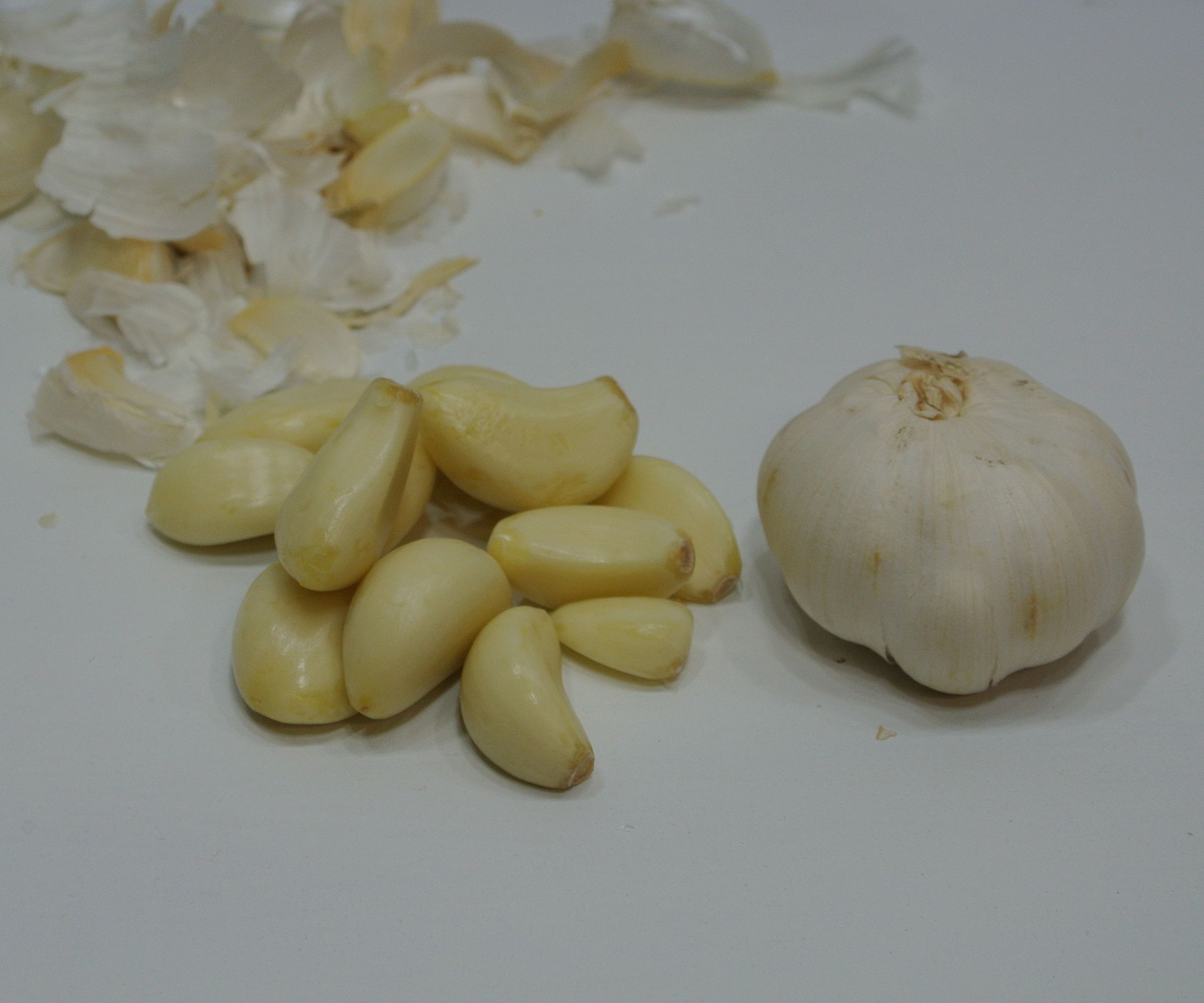 Peel Garlic the Easy Way