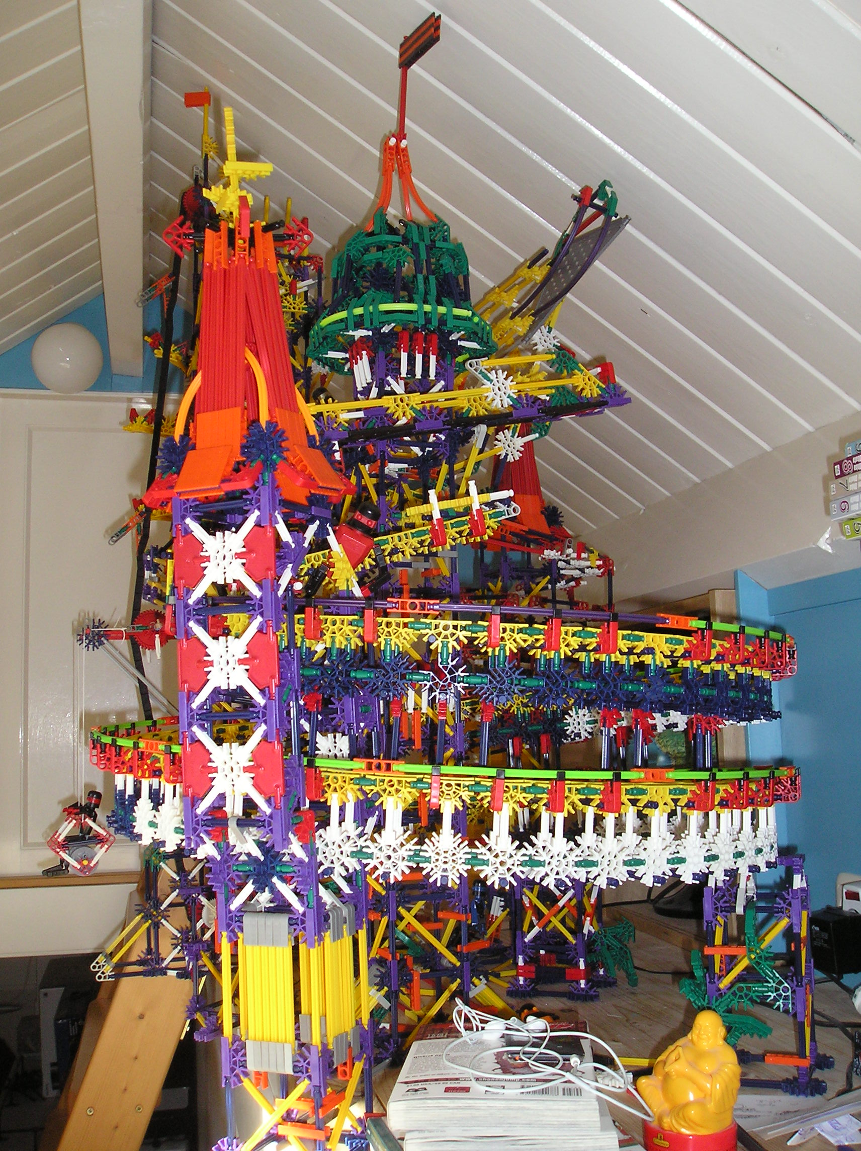 Fort Kecil - a Knex Ball Machine