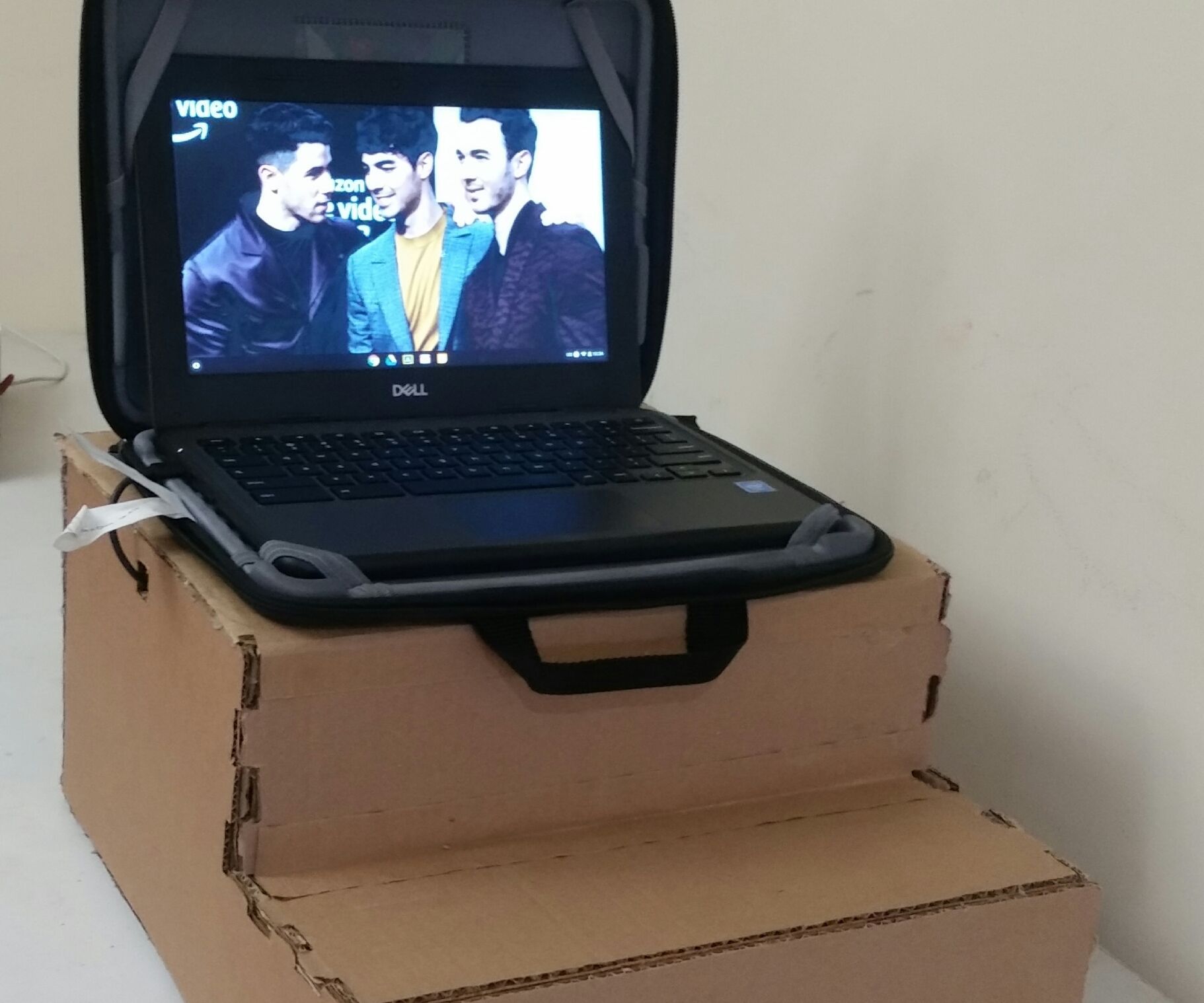 How to Make a Cardboard Standing Desk