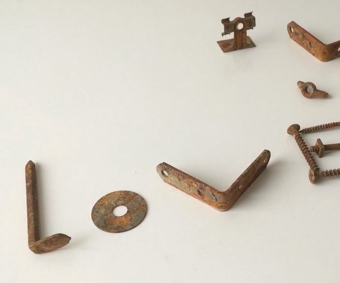 How to Rusty Metal Pieces Using Vinegar, Hydrogen Peroxide and Salt