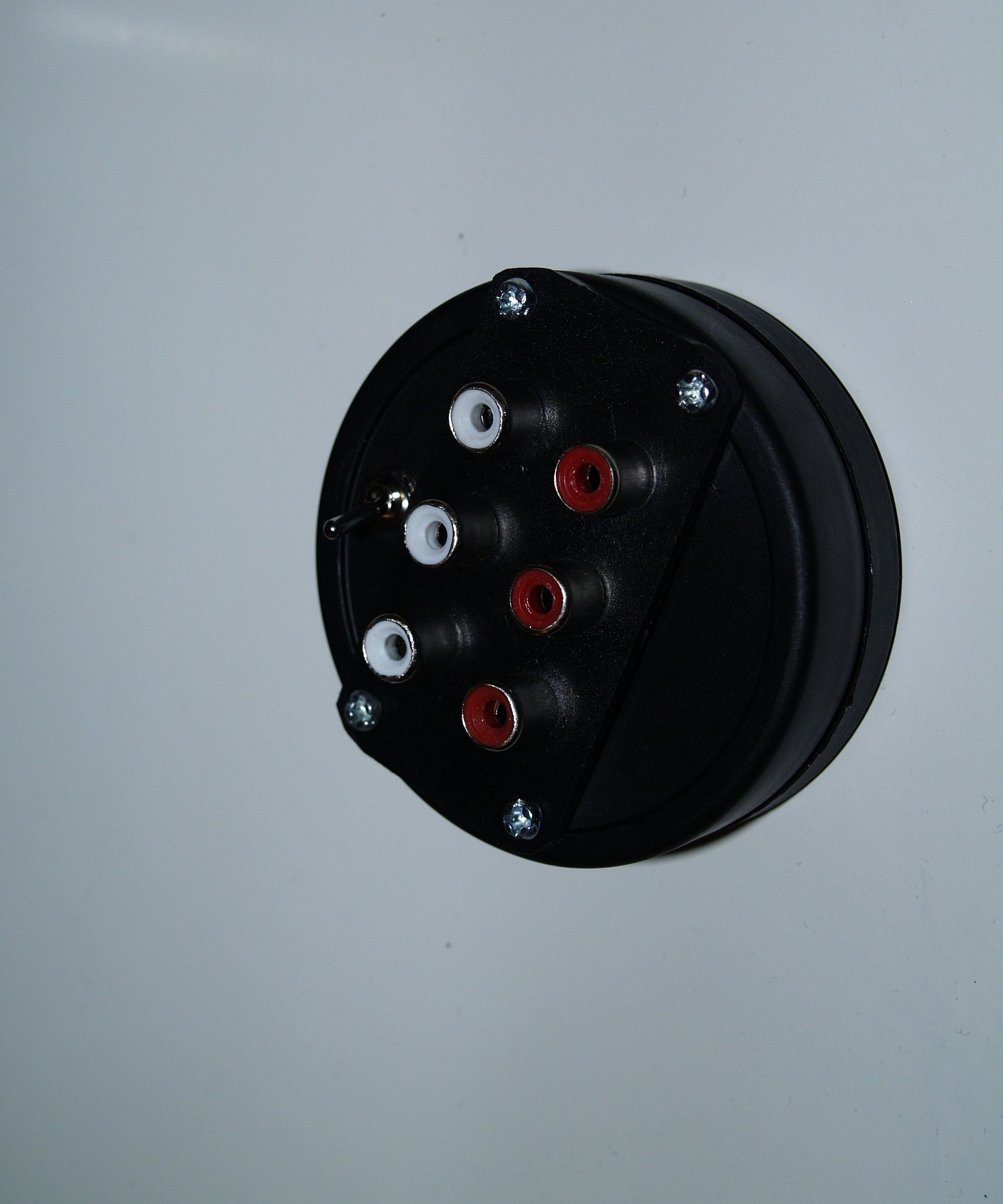 Cheap and simple audio path switch