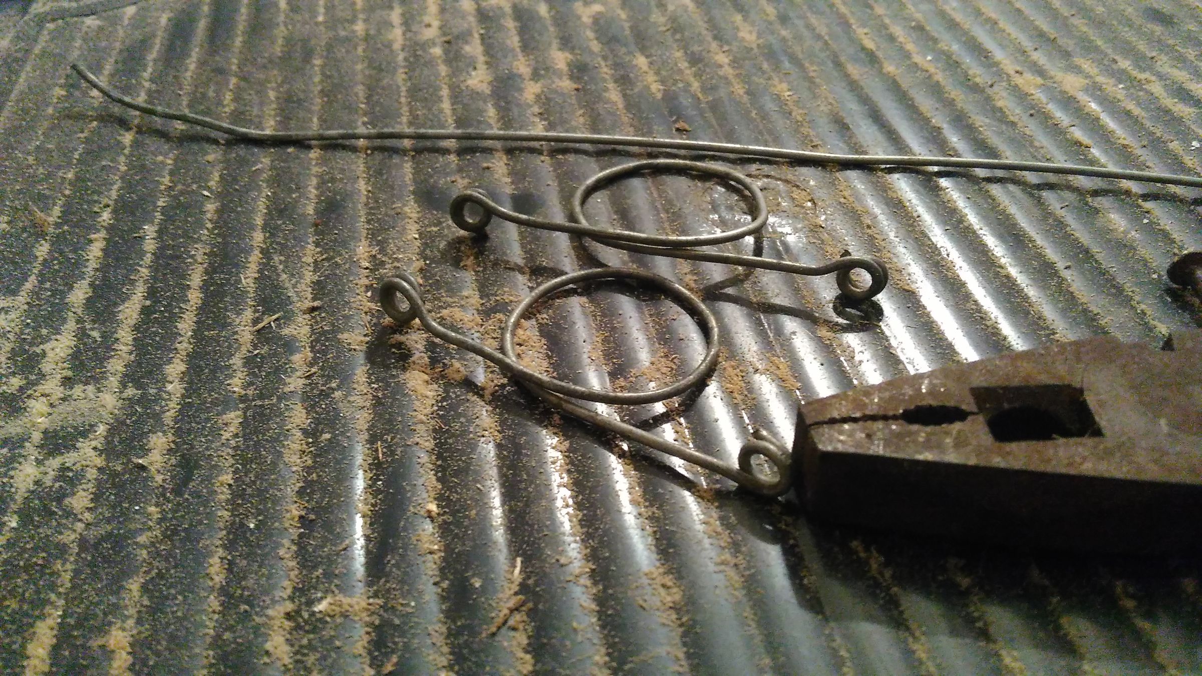 Tube Light Hanging Clamps (for Fish Tank/anywhere Else) Out of Scrap Wire.