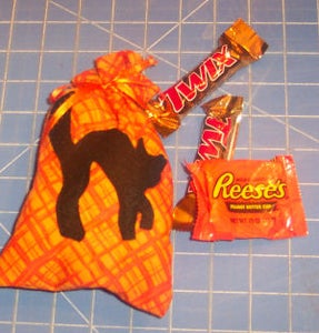 How to Make  a Simple Trick-or-Treat Goodie Bag