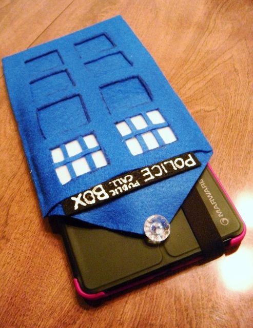 No-Sew T.A.R.D.I.S. Case for Handheld Devices!