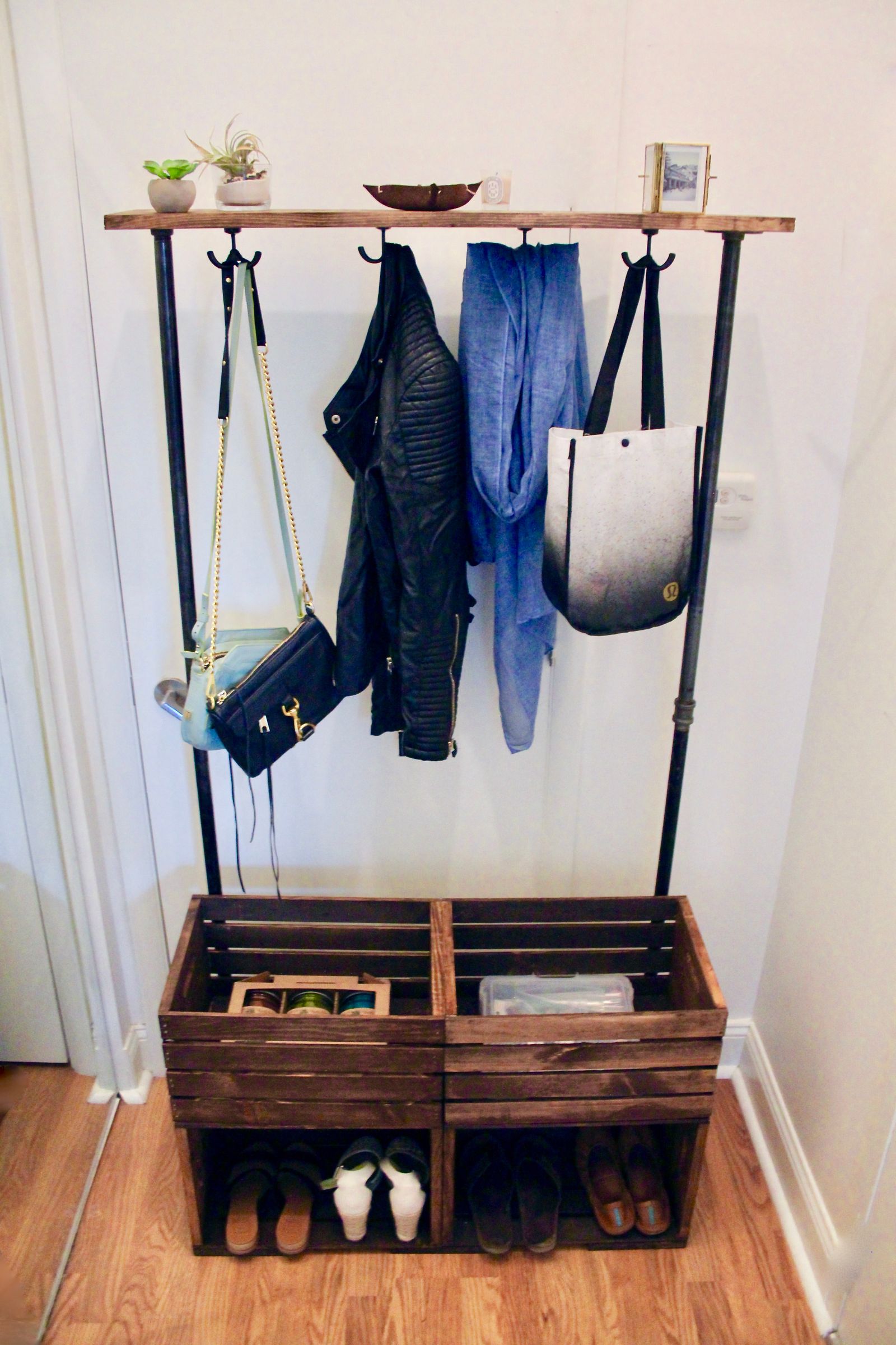 Wood & Industrial Pipe Hall Tree DIY 7 Steps (with Pictures
