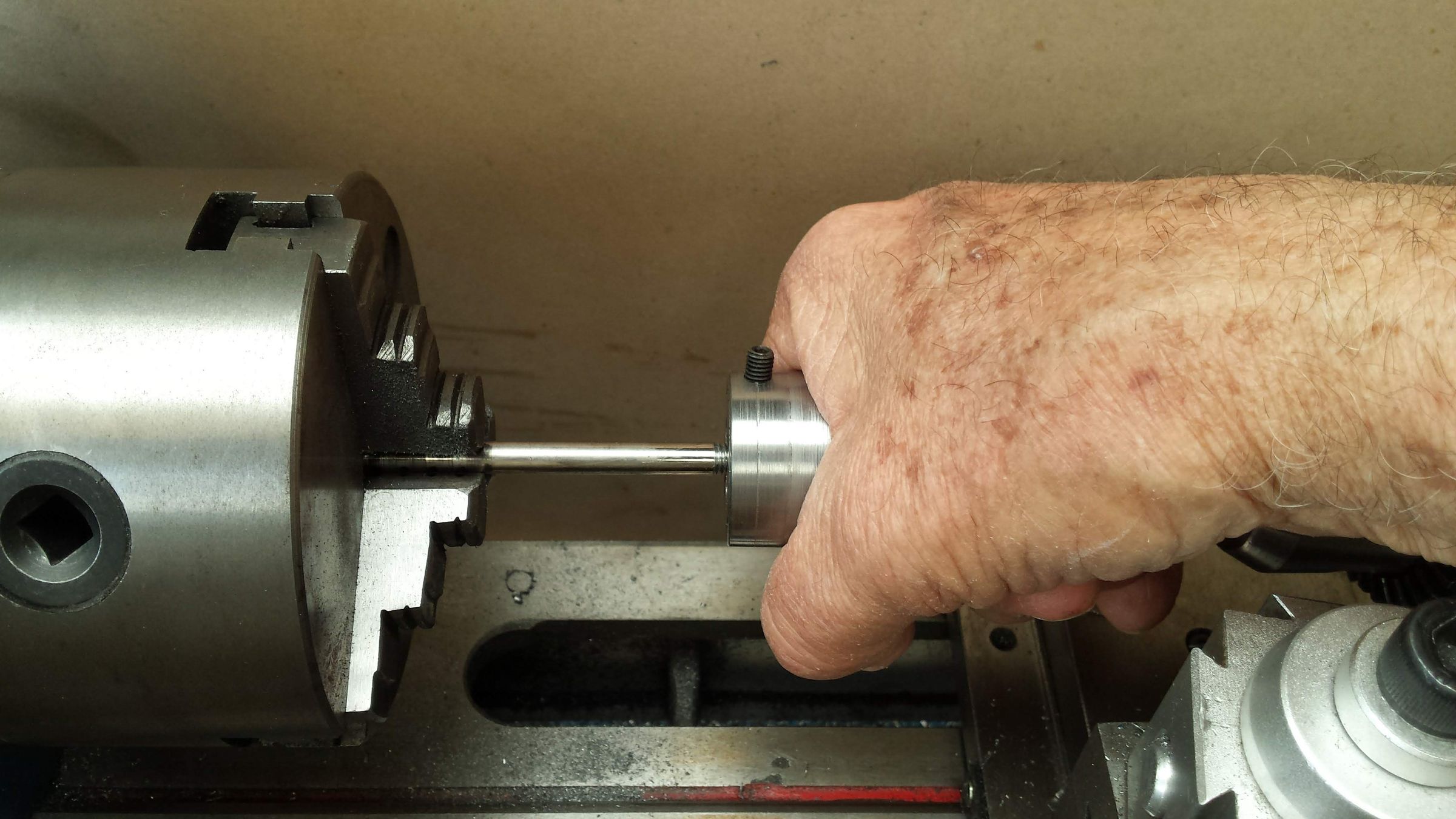 Cheap and Easy to Make Die Holder for the Mini Lathe 5 Steps (with