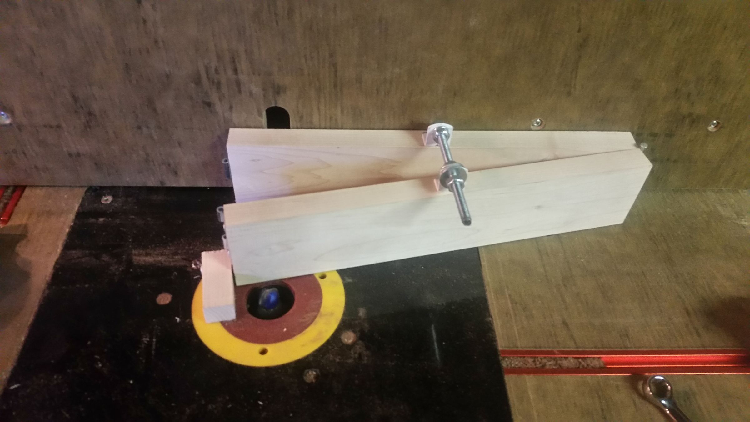 Router Table Angle Cutting Jig