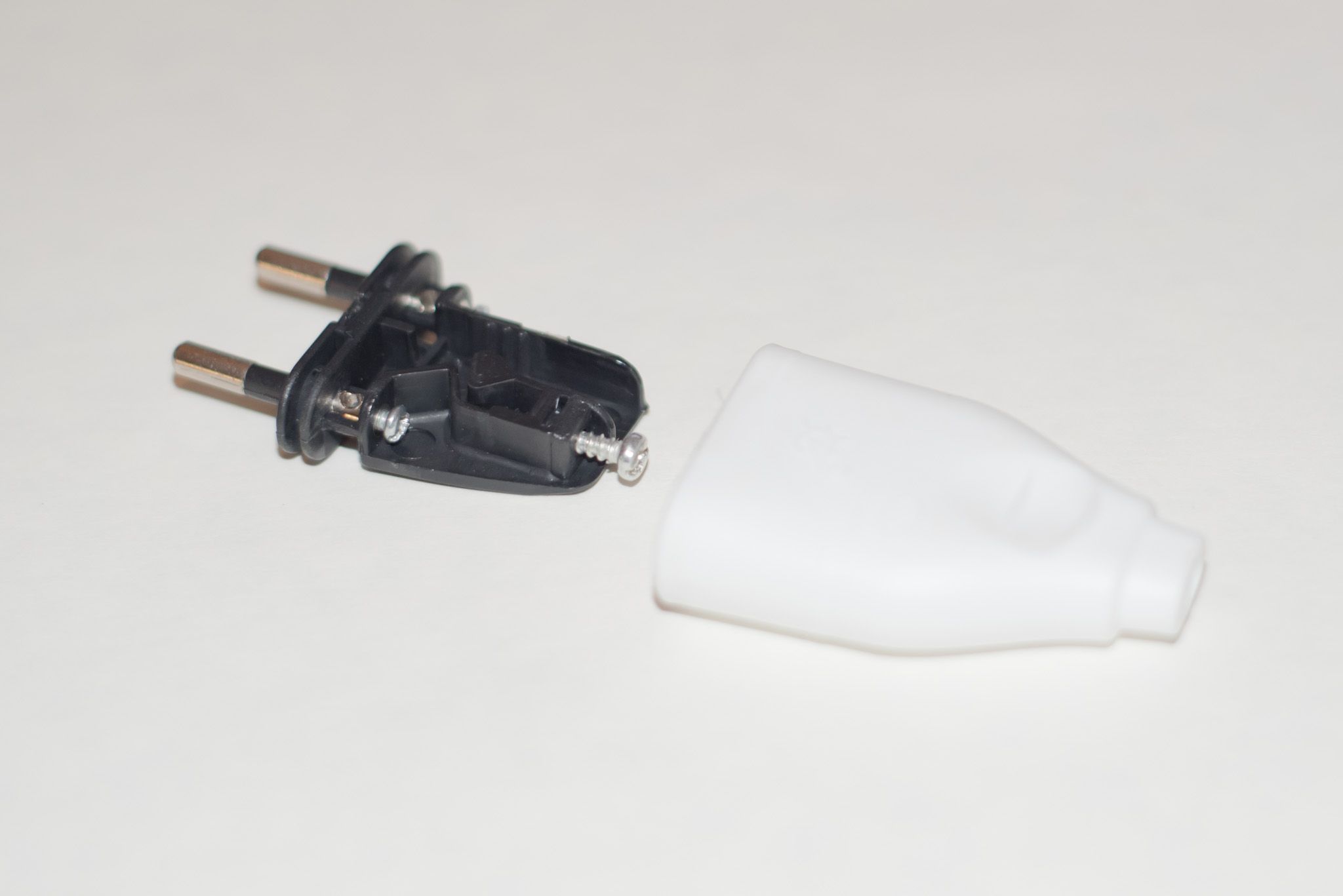 4 AC Travel Adapter Extension Cord 3 Steps (with Pictures