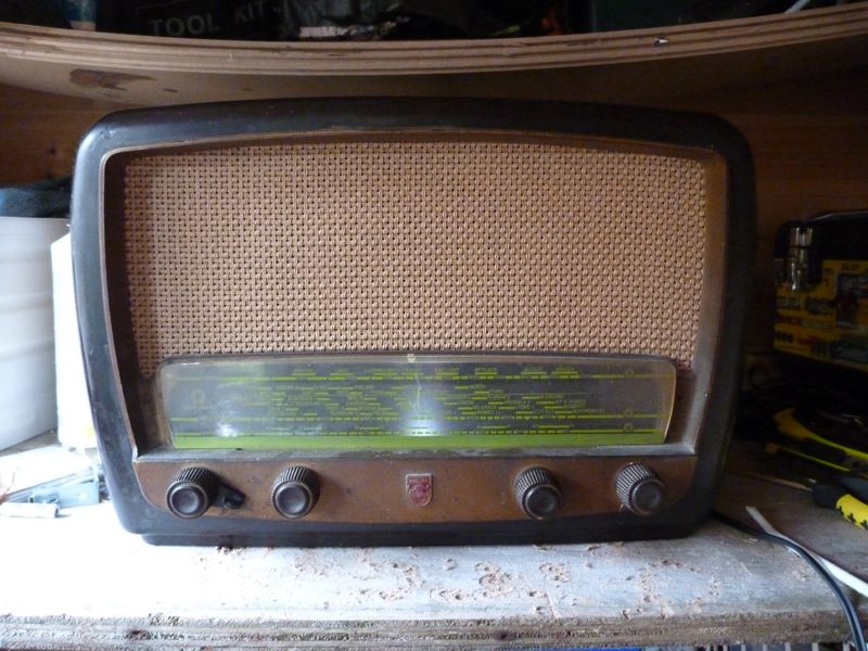 Turn a 1950s Wireless Into a Portable Ipod Speaker