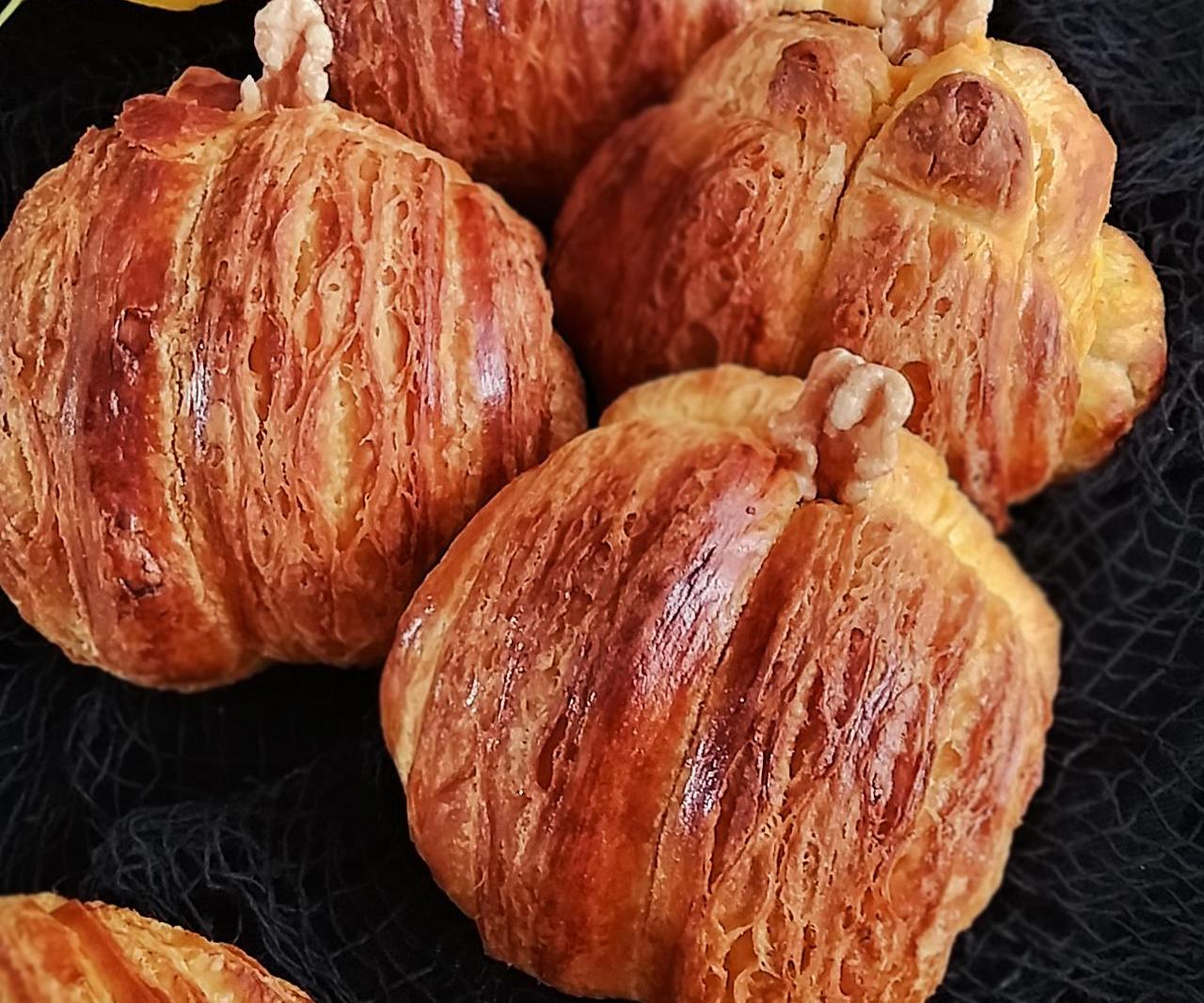 Chignon-style Pumpkin Croissant