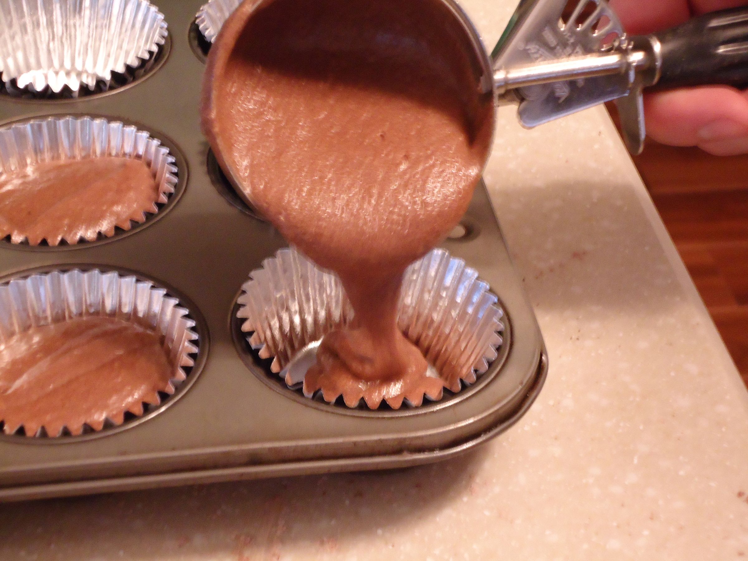 Ghirardelli Chocolate Cupcakes With Buttercream Avocado Icing 4 Steps