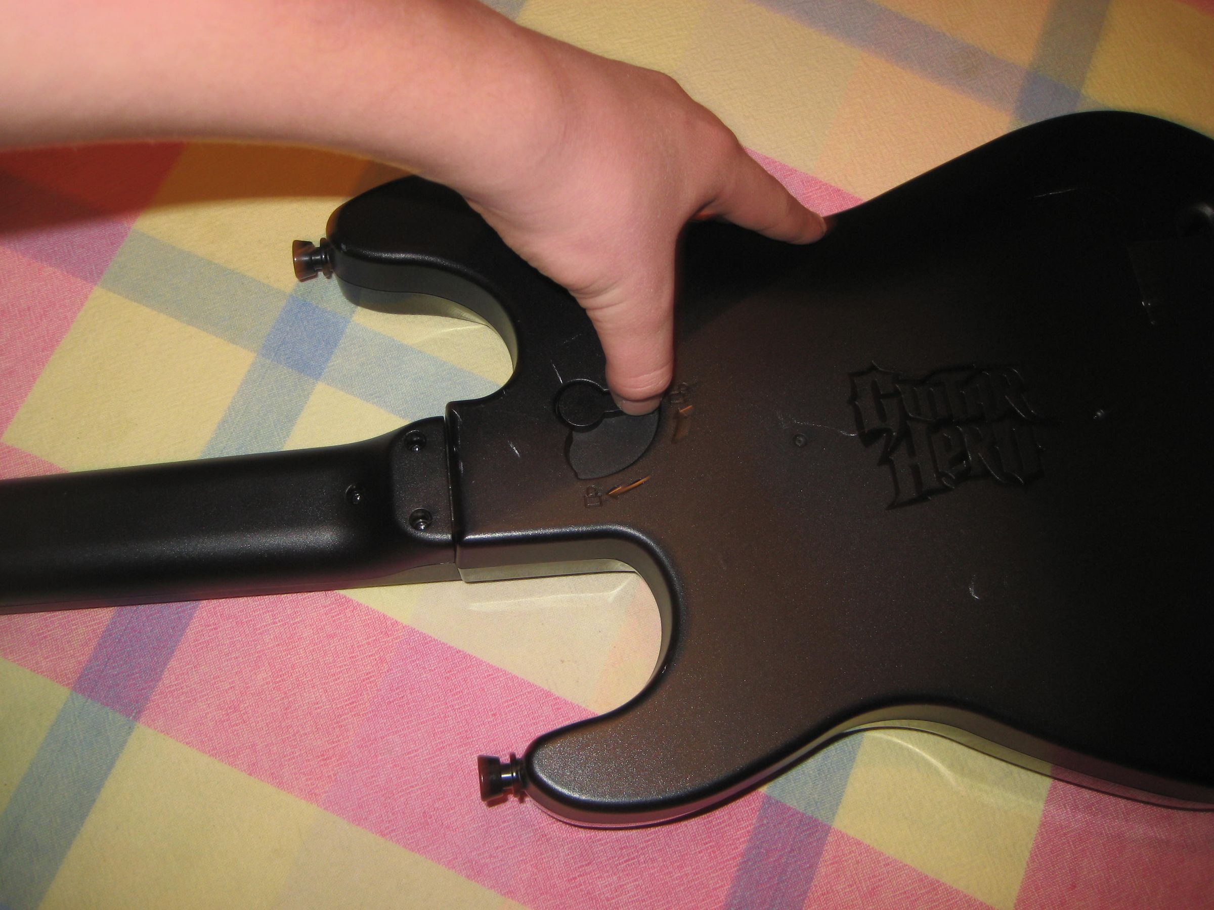 Guitar Hero: Guitar Mod : 3 Steps - Instructables