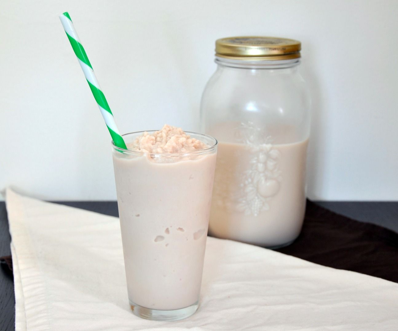 How to Make a Frappuccino Without a Blender 4 Steps (with Pictures