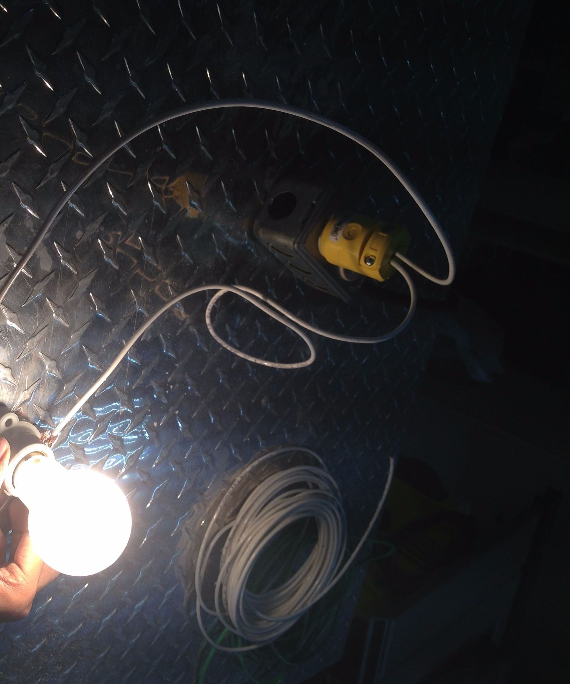 Como Instalar Un Bombillo Desde Cero