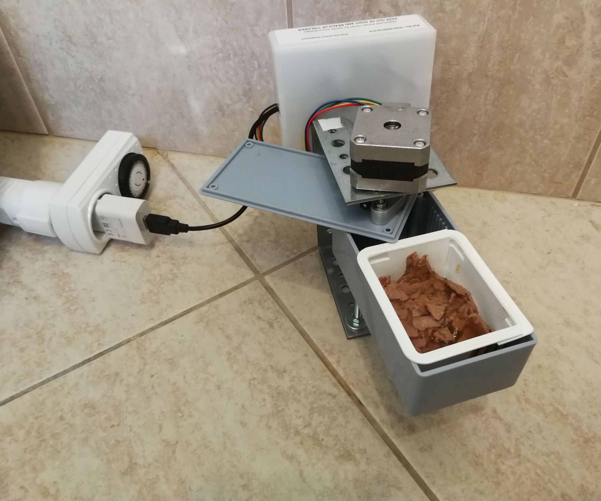 Simple Automatic Cat Feeder