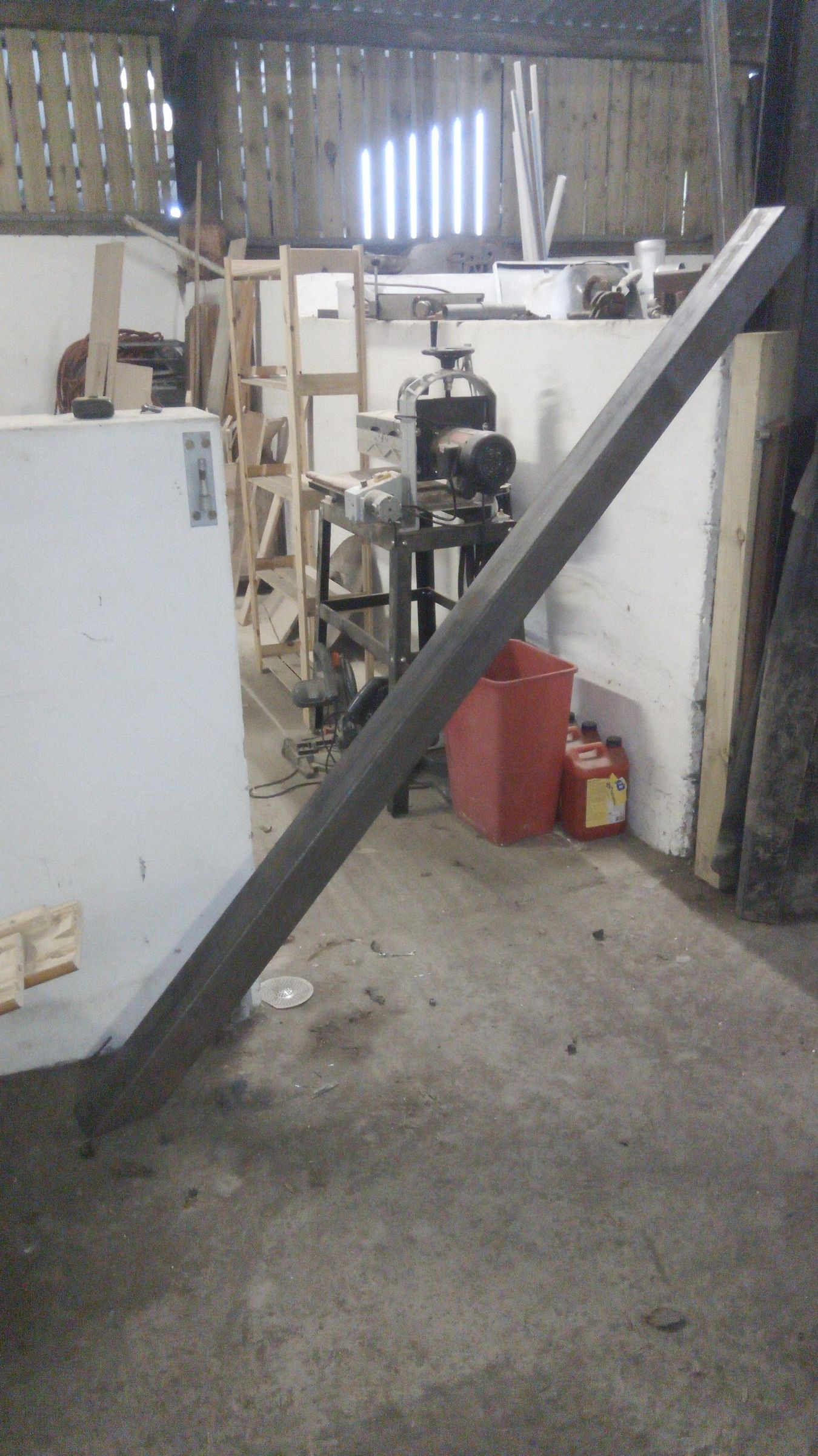 Floating Shelves Using Box Section and Scaffold Planks 6 Steps (with