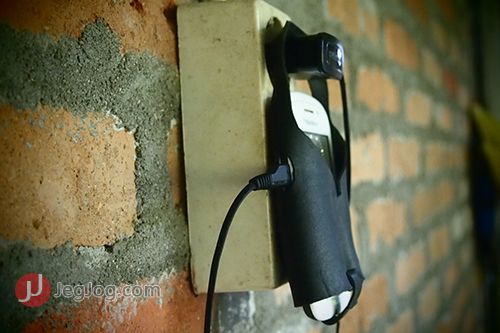 DIY Membuat Gantungan Charger Handphone Dari Karet Ban Bekas