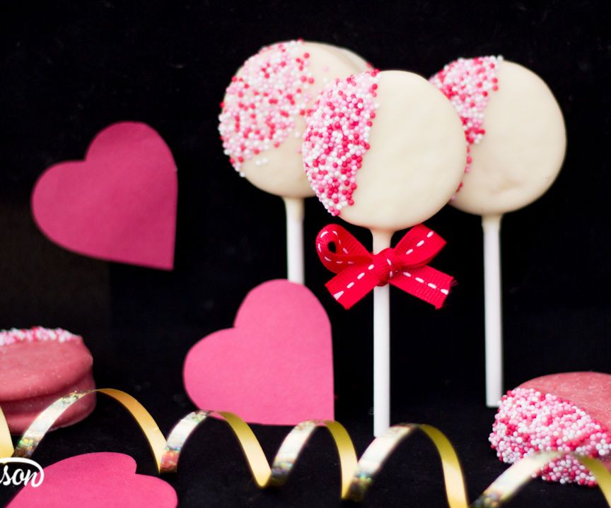 How to Make Easy Valentines Day Oreo Pops
