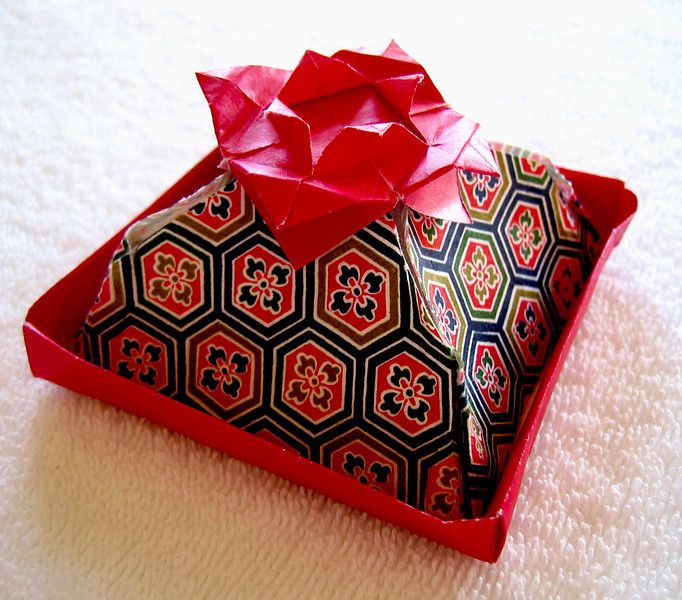 How to Make an Origami Lotus Flower Cake Box!