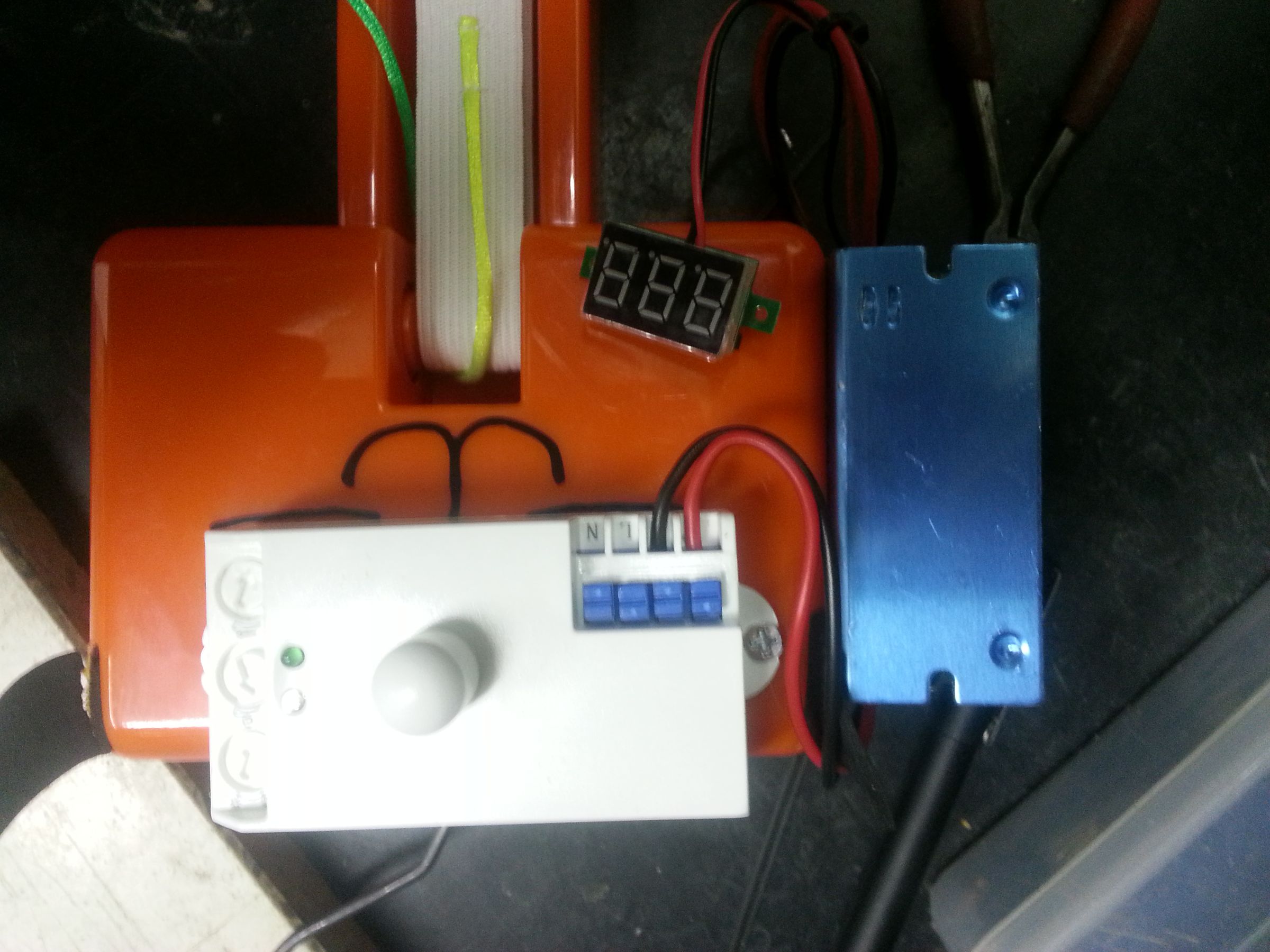 FLINGAMASTRING ULTIMATE UPGRADE MOTION SENSOR &TIMER HAS CAT TURN IT