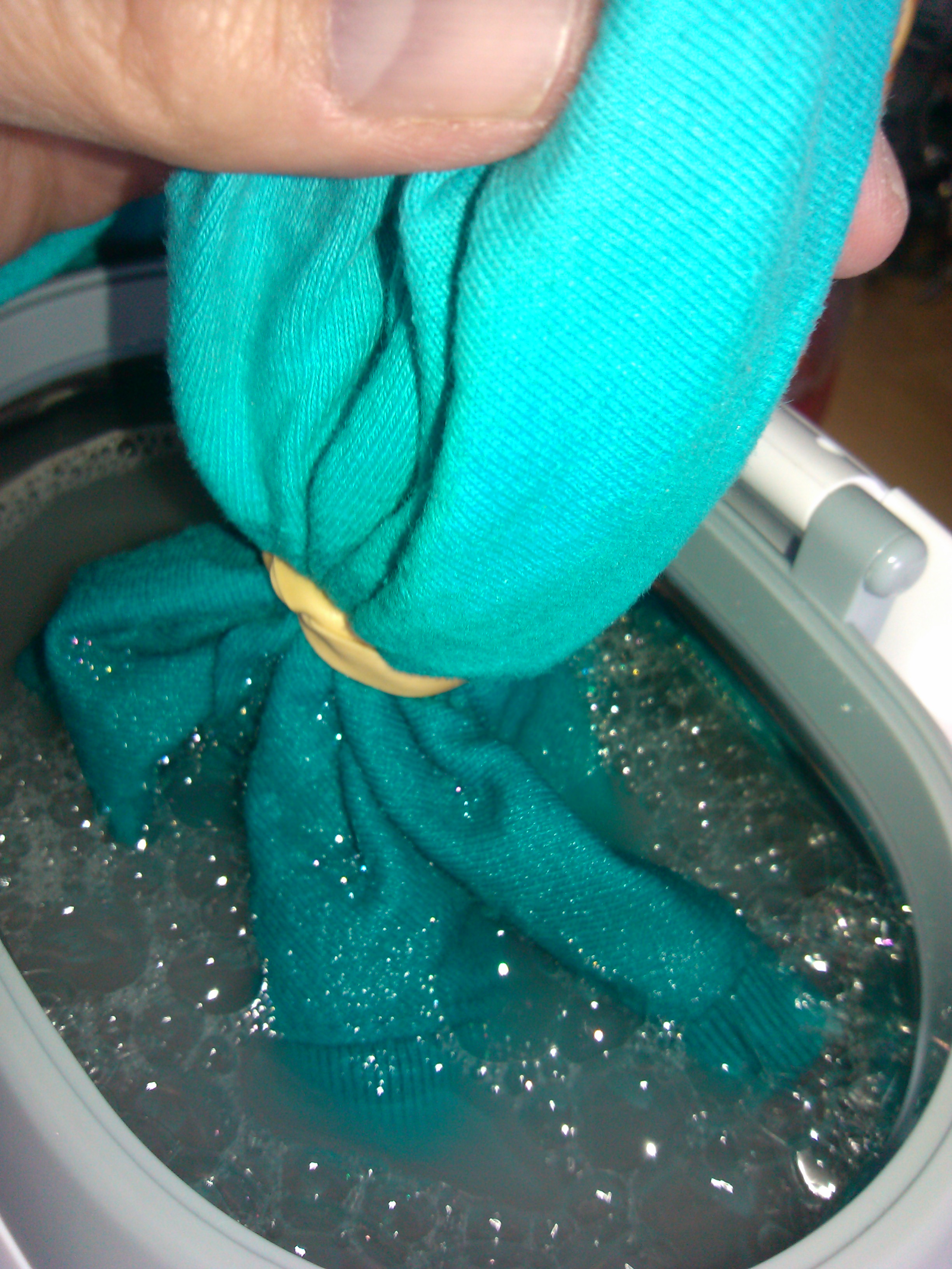 Remove Ring Around the Collar and Other Stains in Fabric 3 Steps