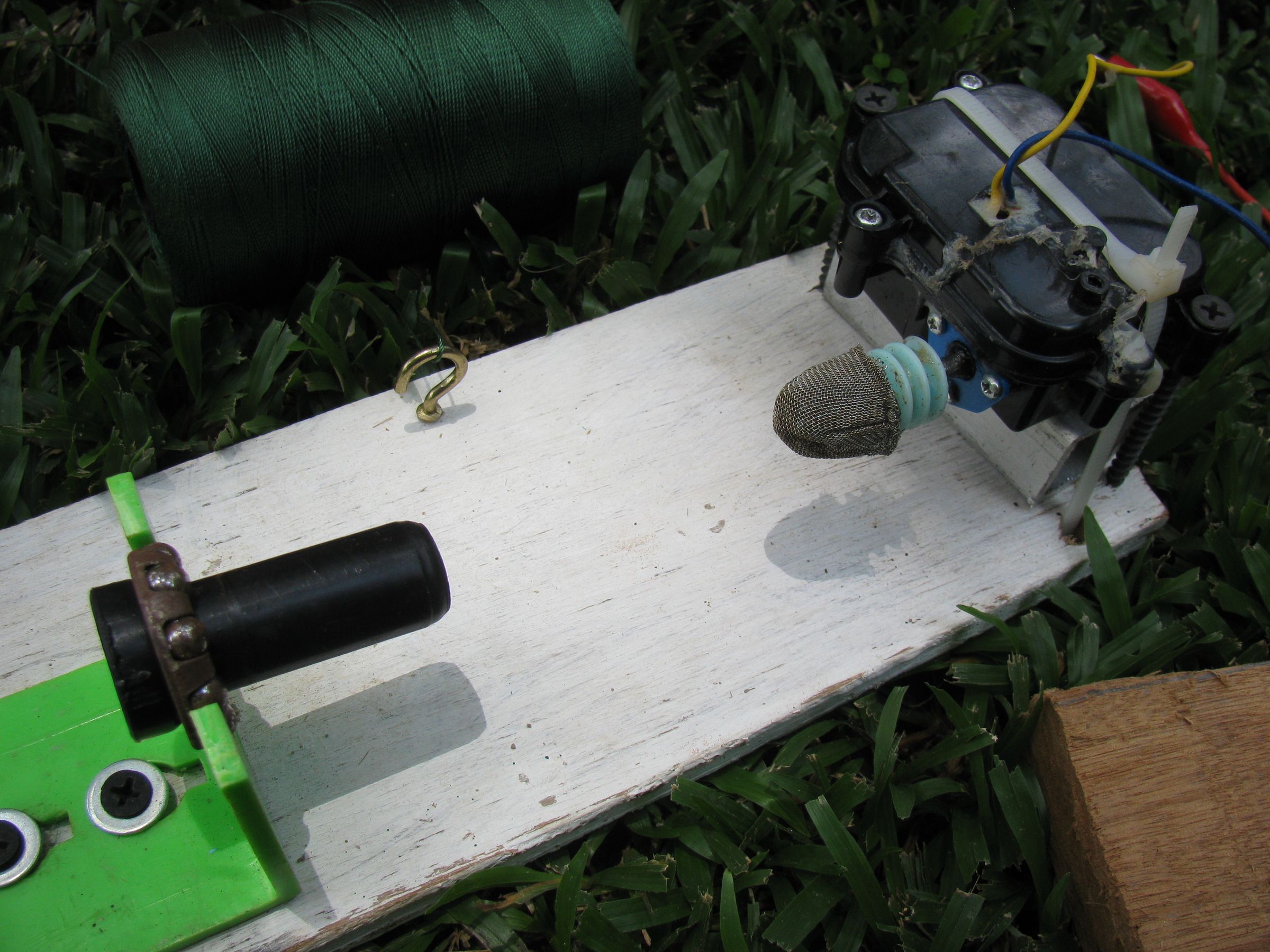 Motorized Kite String Winder! a Piece of Junk That Works 6 Steps