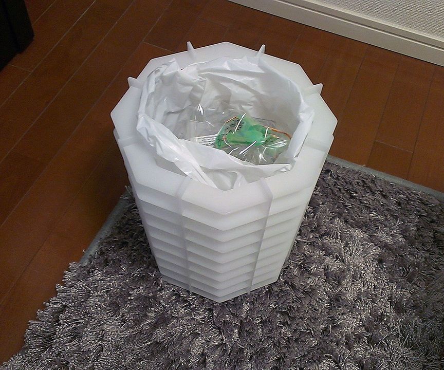 Trash Box - interlocked slices