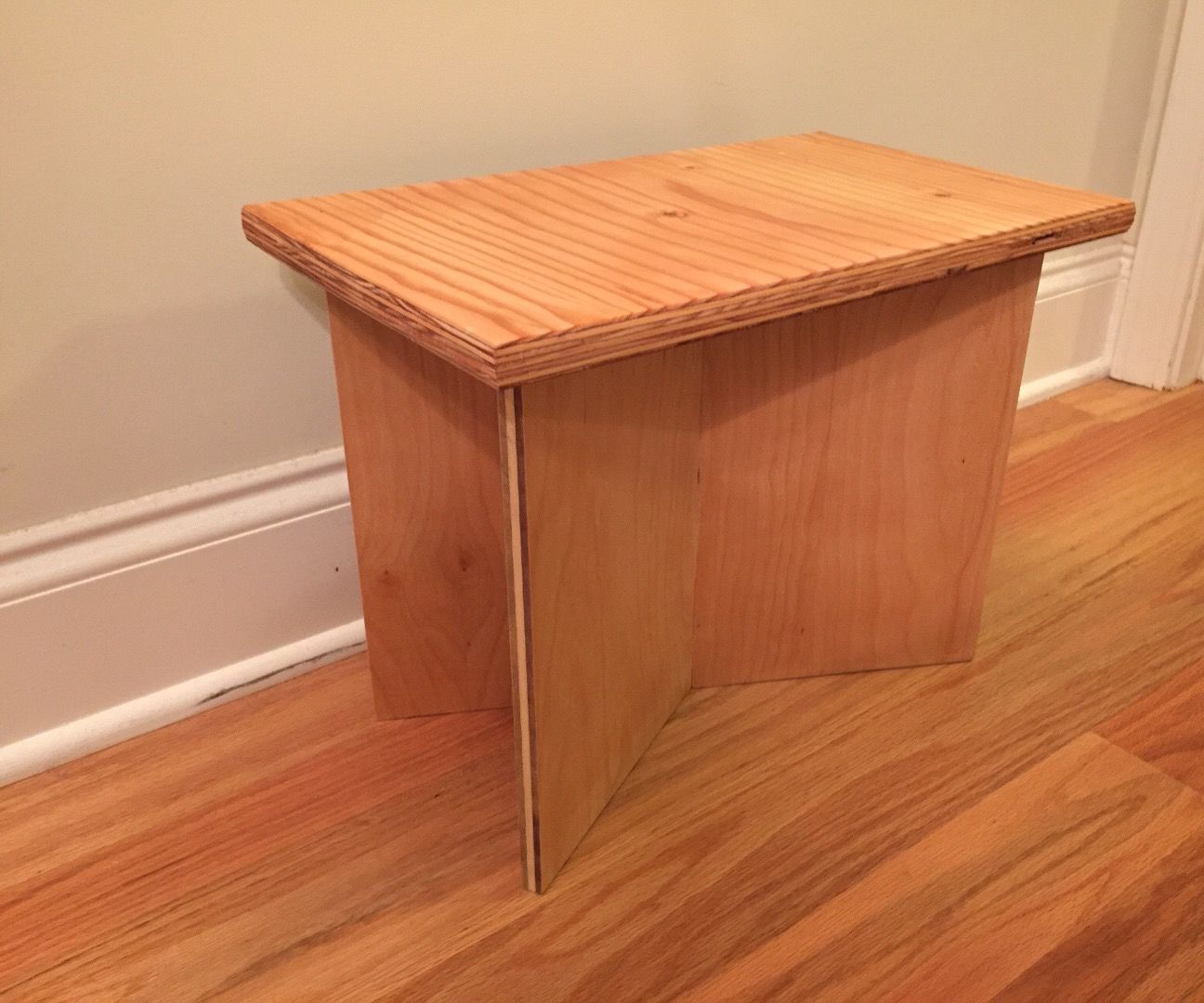 Magnetic Joinery Flat-pack Stool