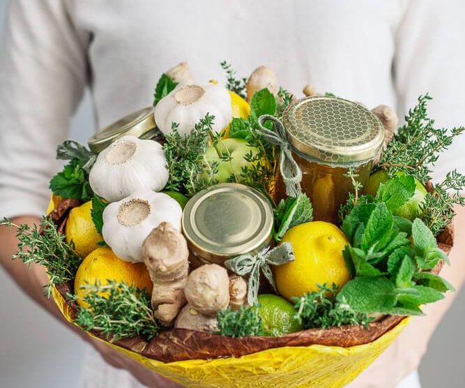 How to Make Edible Arrangement With Ginger, Lemon and Honey Jars