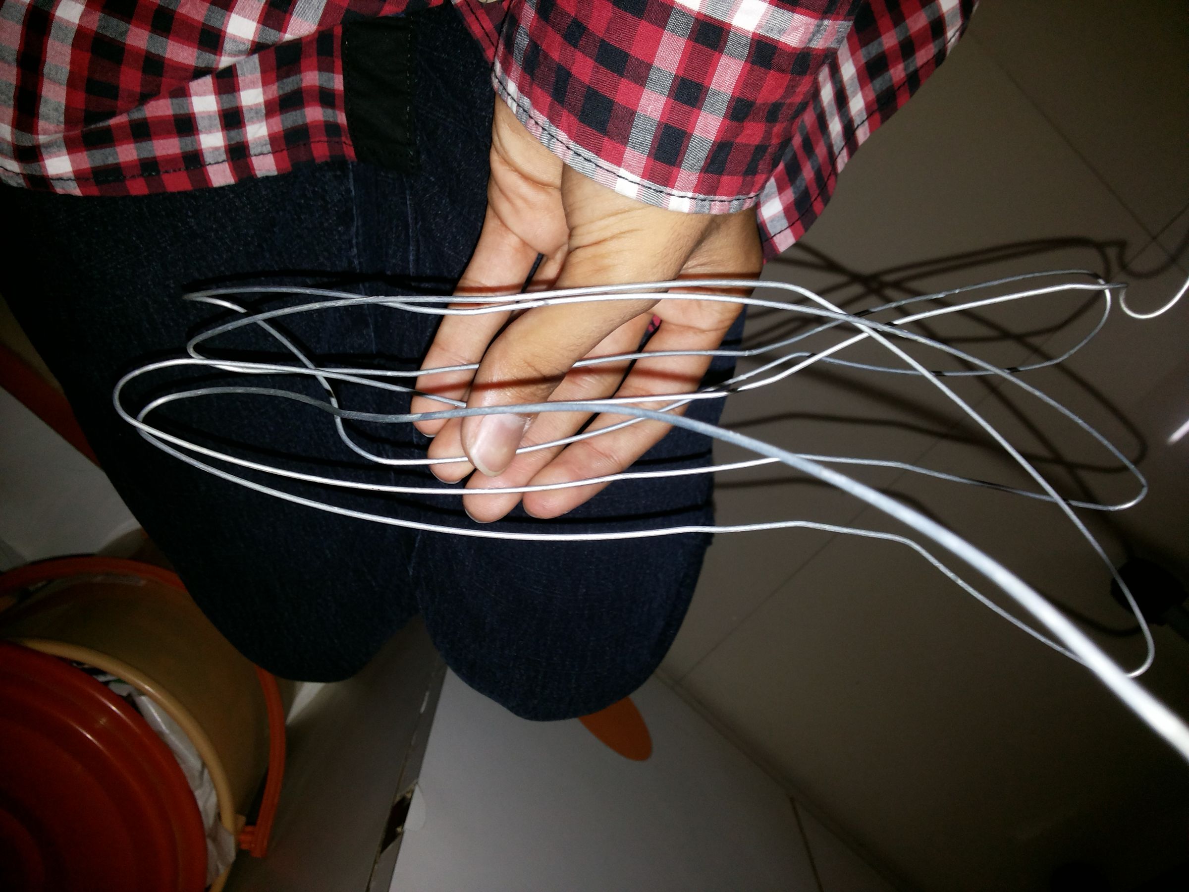Make a Super Music System From a Old Dead I Pod (with Table Lamp) 7