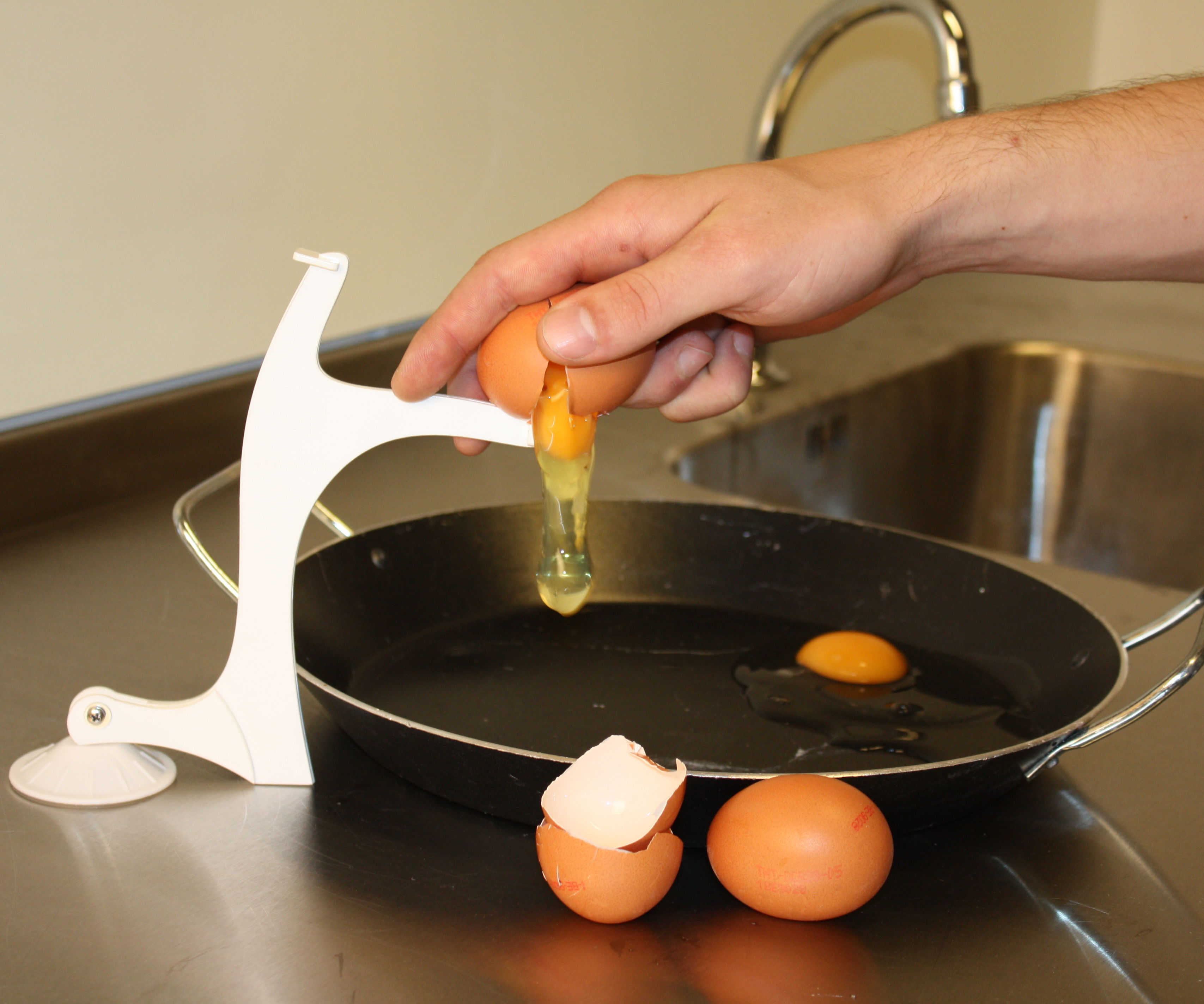 The EZegg, Breaking an Egg With One Hand