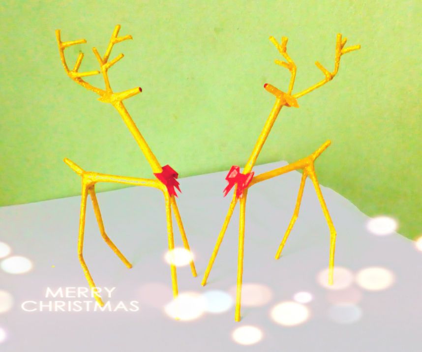 DIY Newspaper Reindeers || Christmas Reindeer Craft || DIY CraftsLane