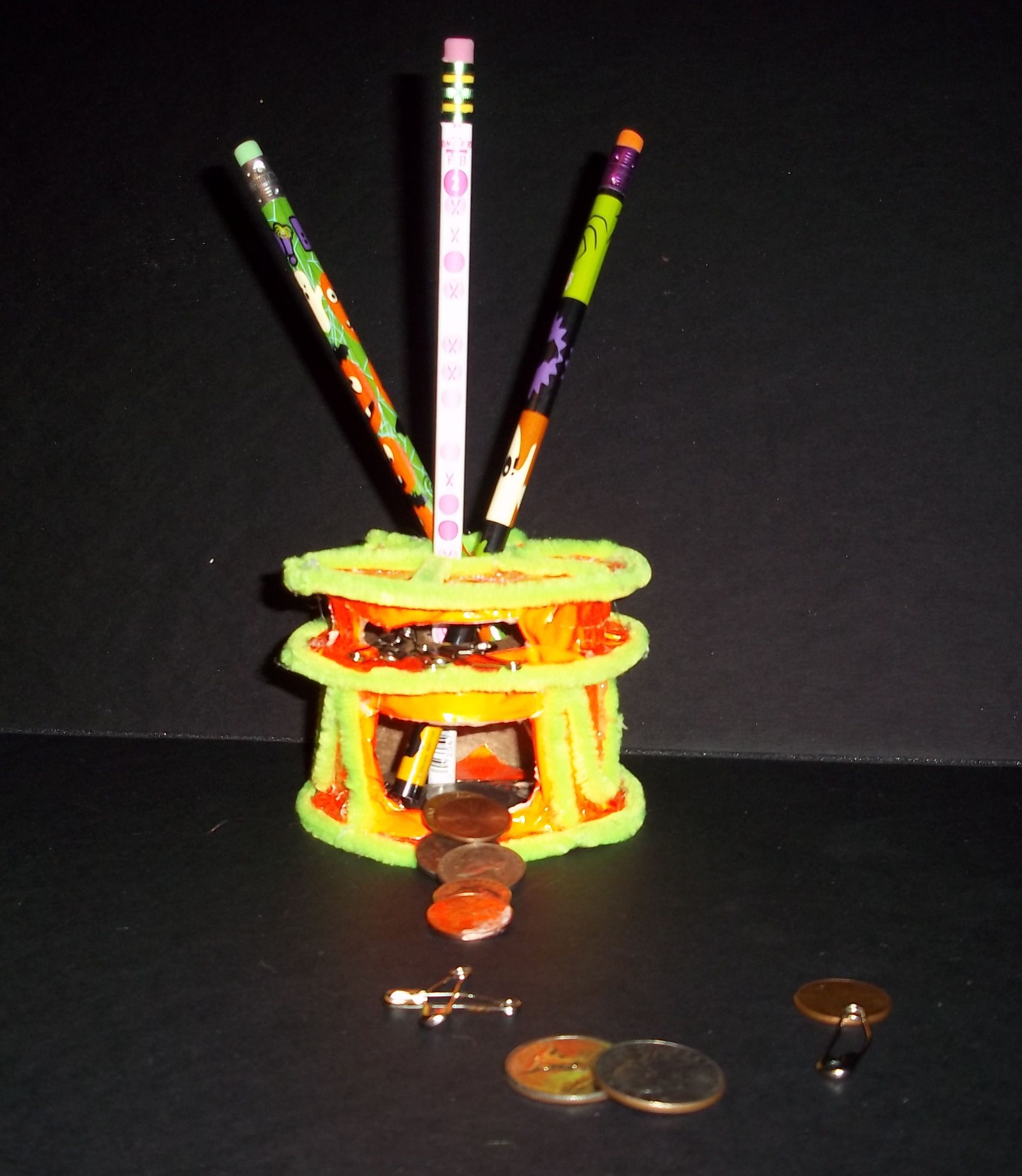 DESK ORGANIZER: From Recycled Ribbon Spools