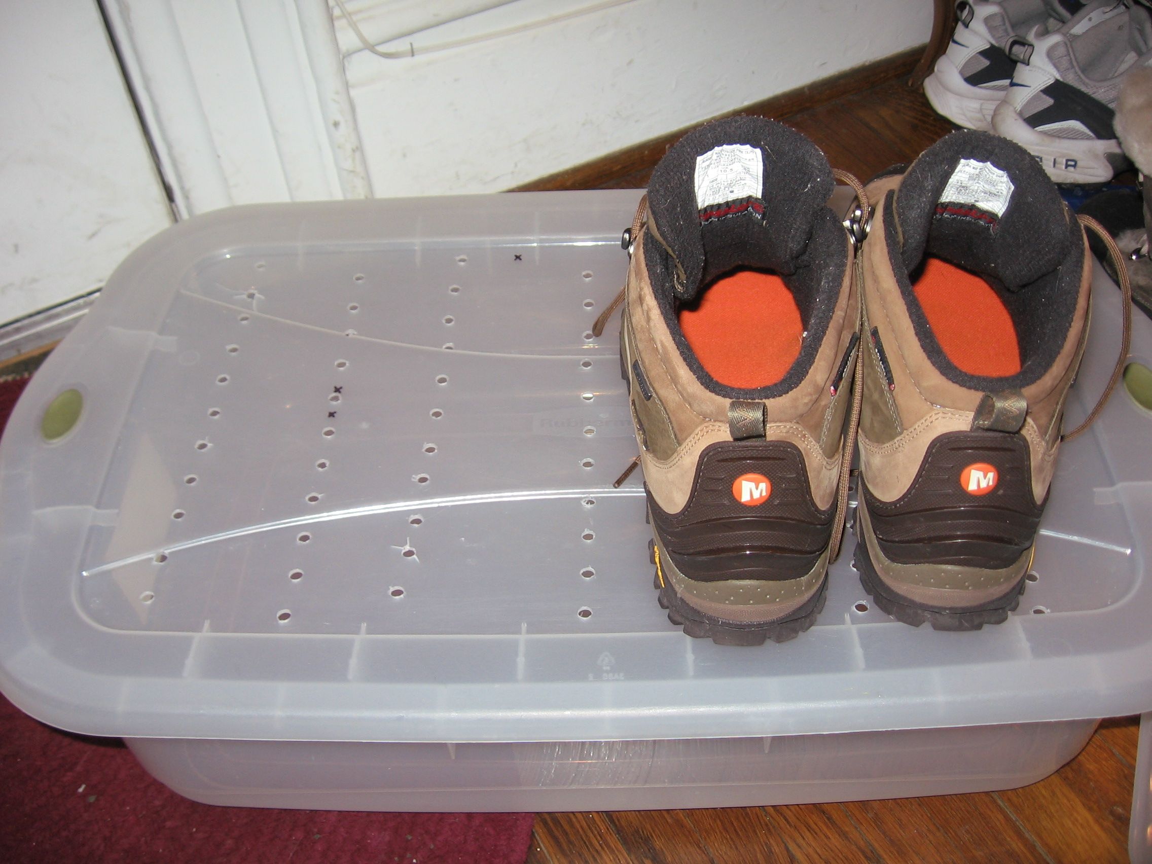 Boot Tray With Drip Resevoir