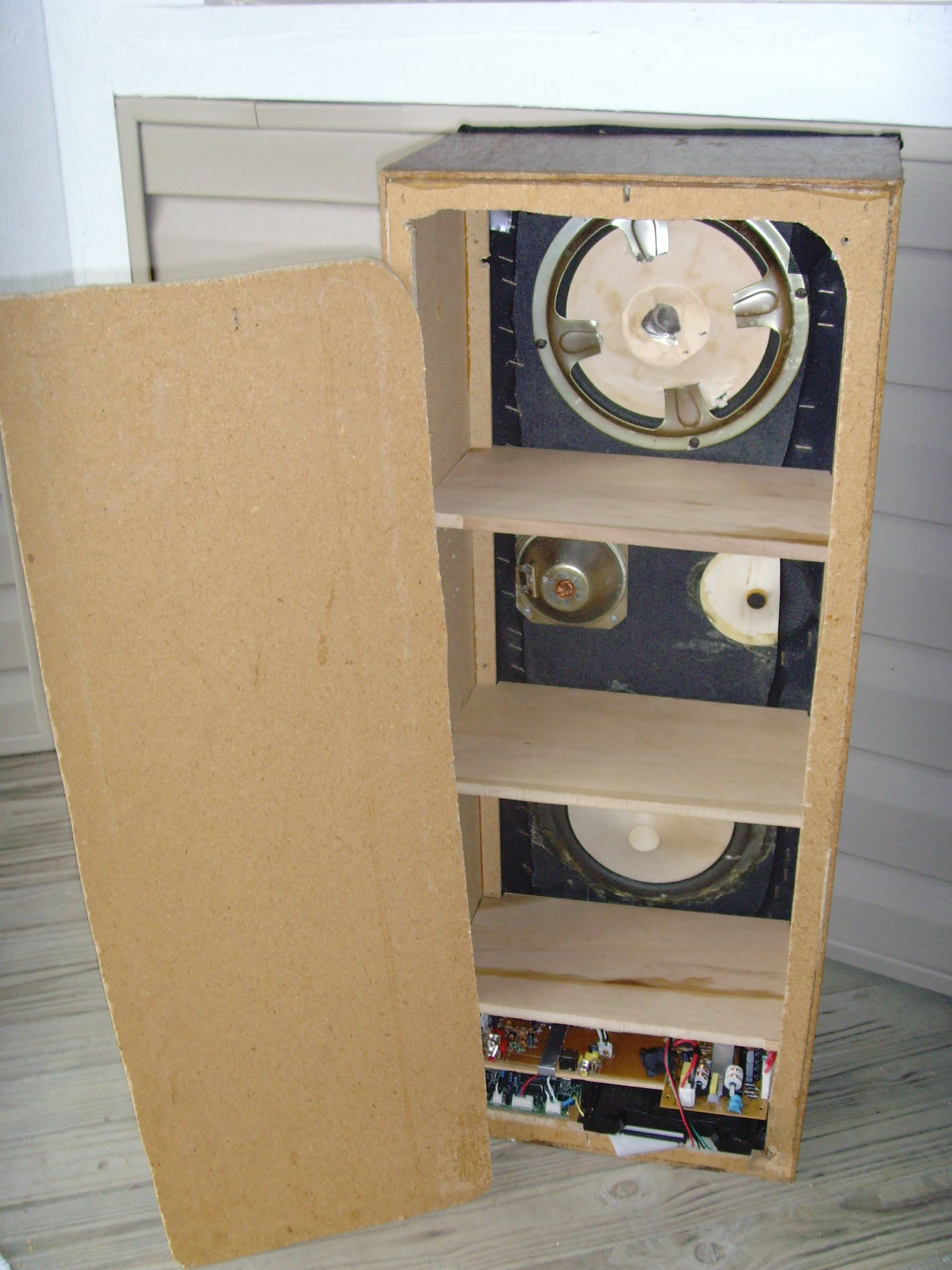 Speaker With Hidden DVD Shelves & DVD Player 11 Steps (with Pictures