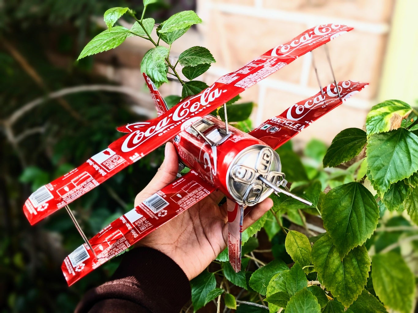 Recycled Soda Can Airplane Project for STEM Education : 8 Steps