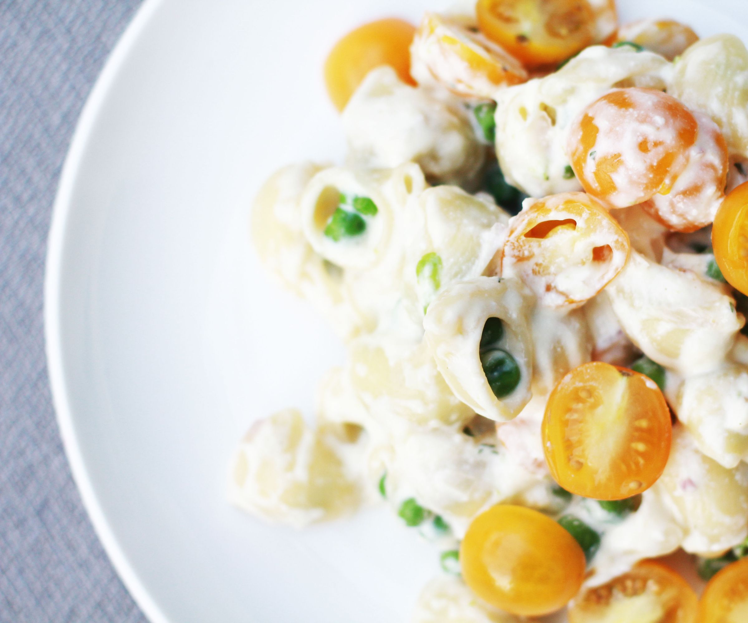 Pasta With Golden Tomatoes, Peas, and Ricotta 
